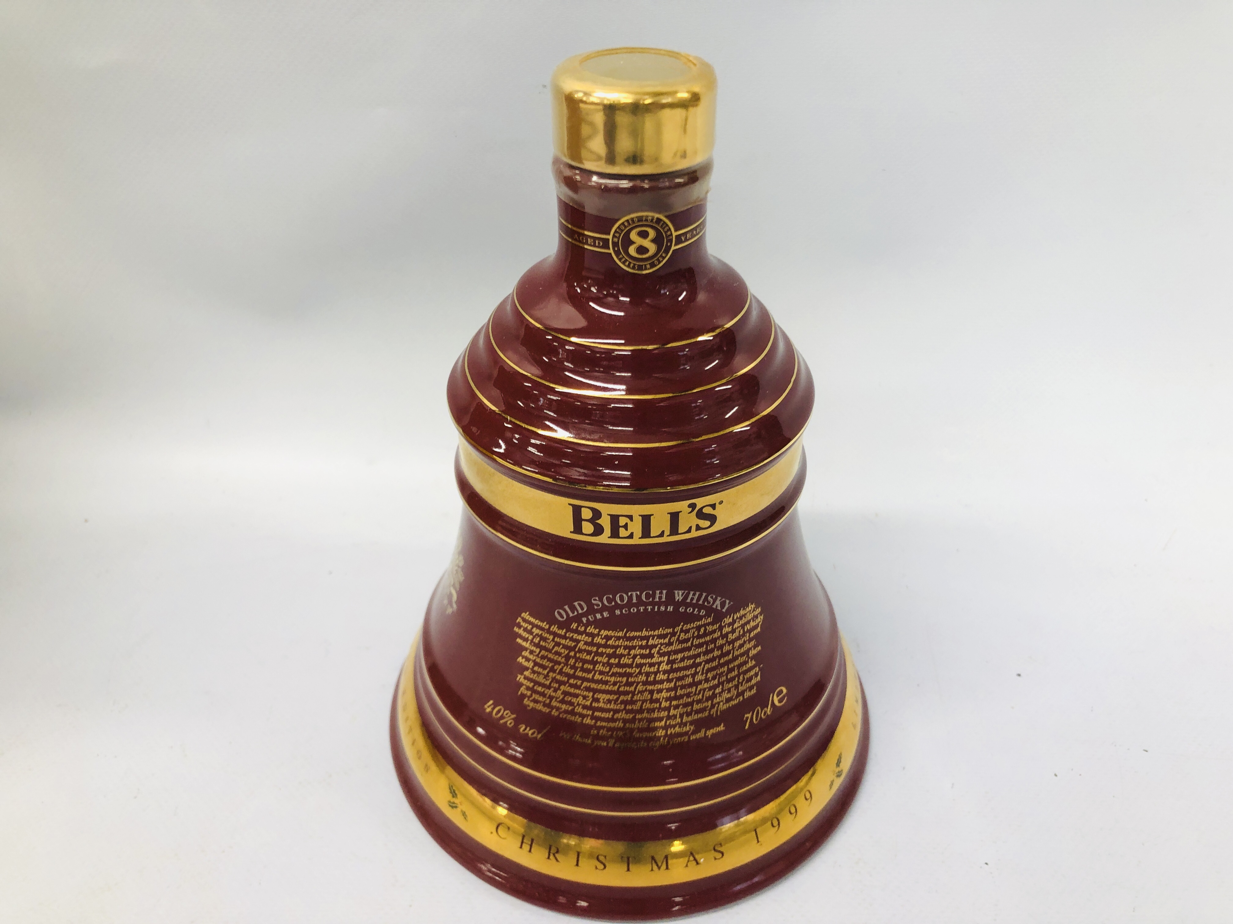 BELLS OLD SCOTCH WHISKY L EDITION CHRISTMAS 1999 DECANTER 70CL (BOXED) - Image 3 of 4