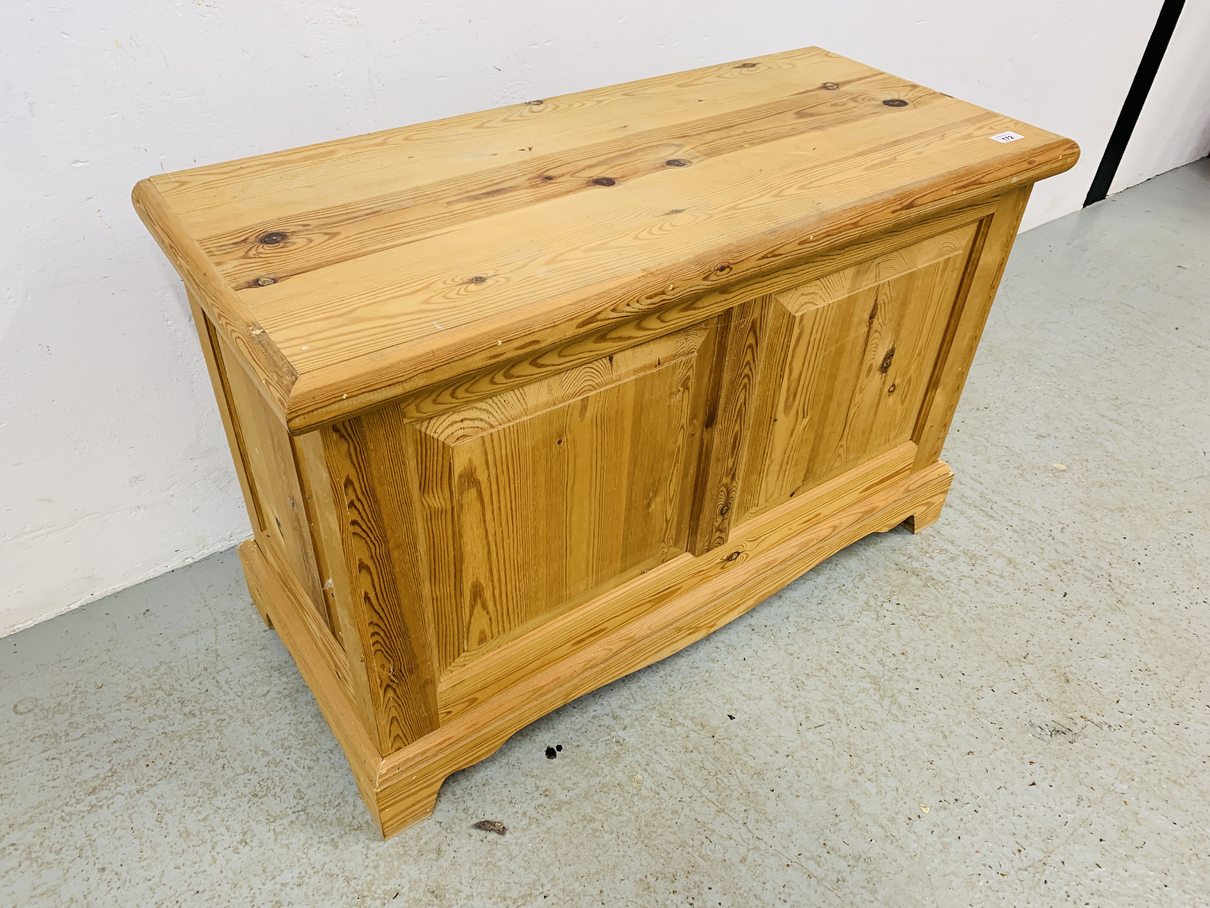 A SOLID WAXED PINE BLANKET BOX - W 94CM. D 42CM. H 62CM. - Image 3 of 7