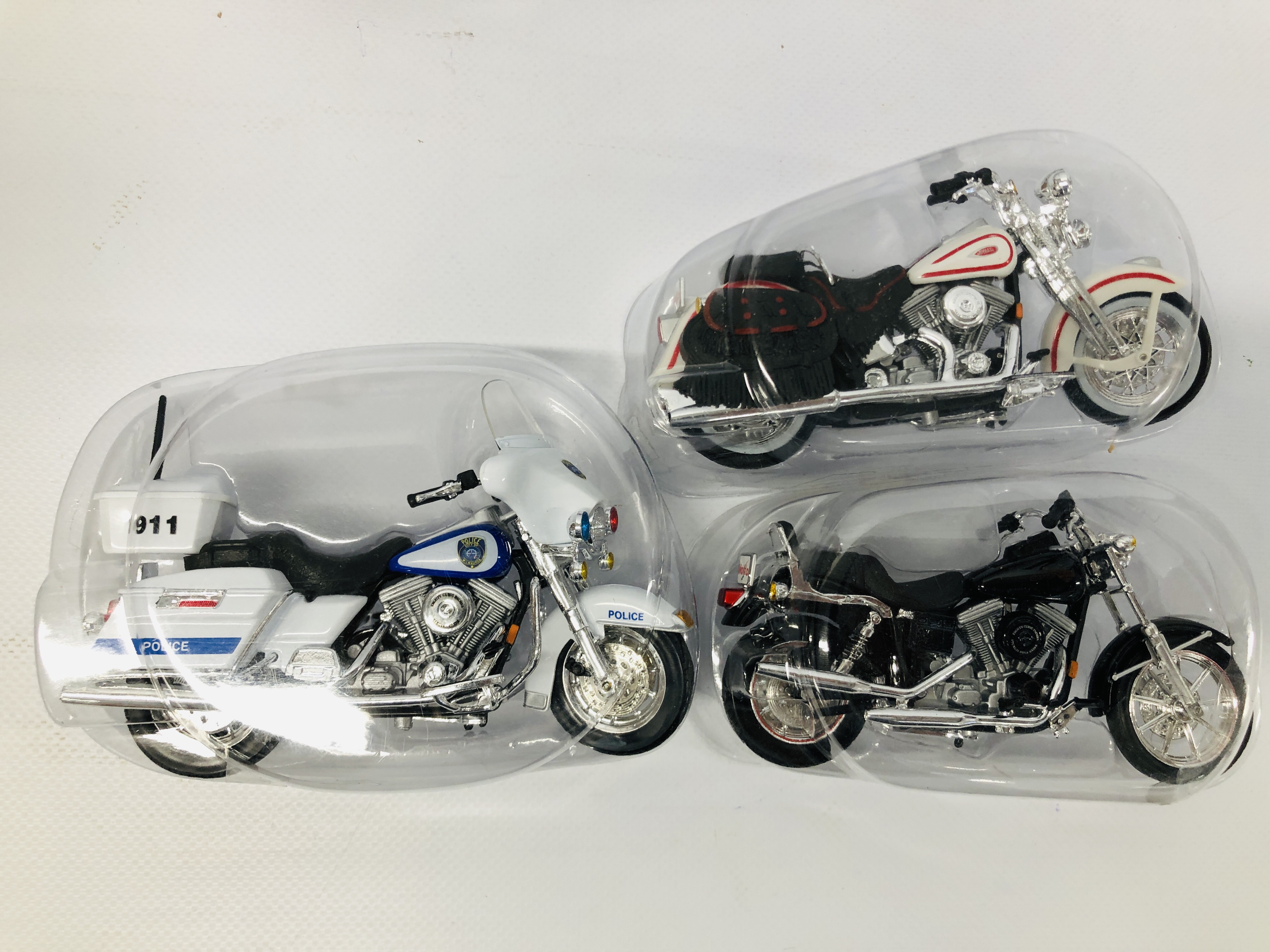 A COMPLETE SET OF 24 HARLEY DAVIDSON MODEL MOTORCYCLES "THE LEGENDS COLLECTION" - Image 9 of 9