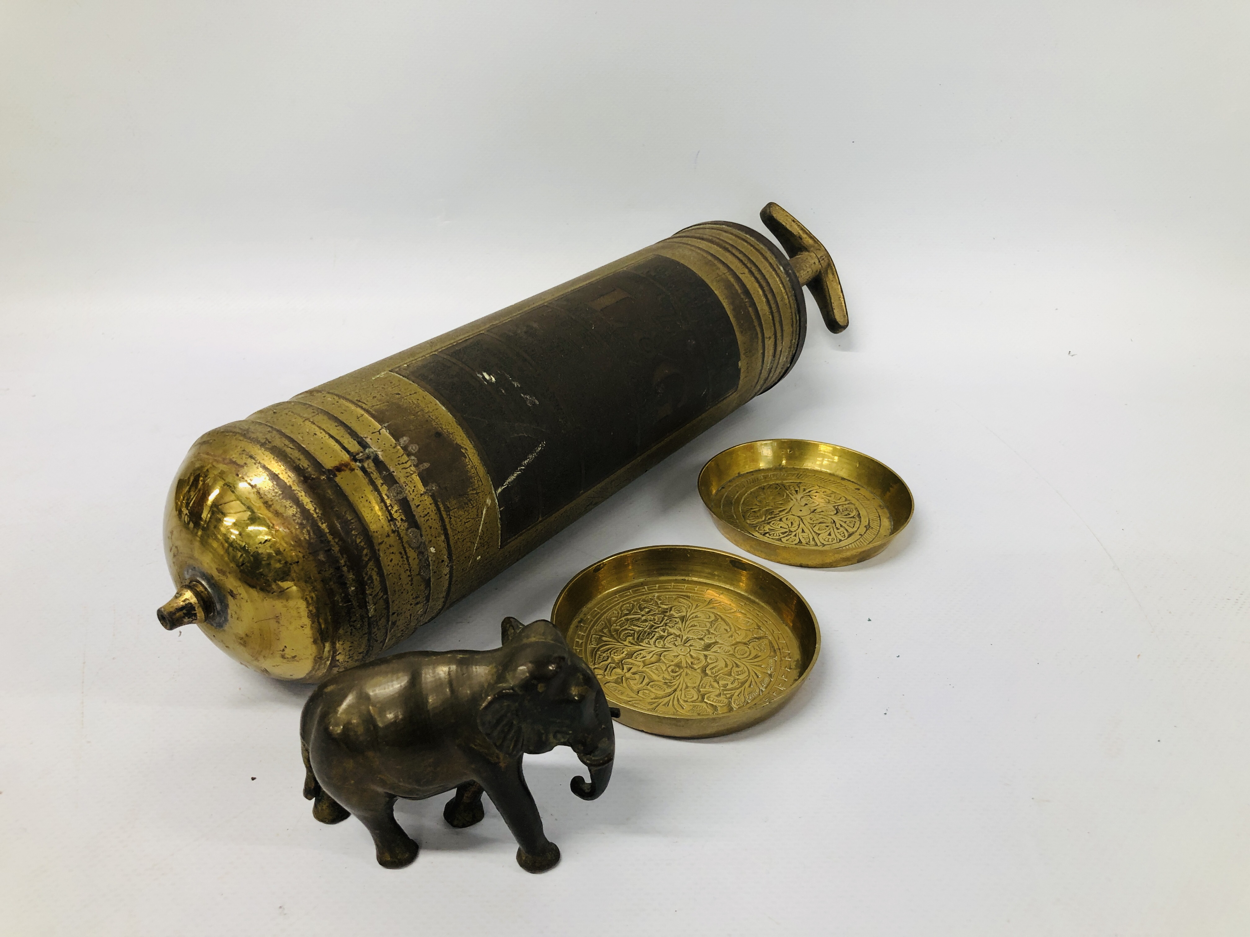 MIXED BRASS AND COPPER TO INCLUDE OIL LAMPS, LAMPS, STOVE, TRIVET, WATERING CAN, SCALES, CUPS, - Image 13 of 27