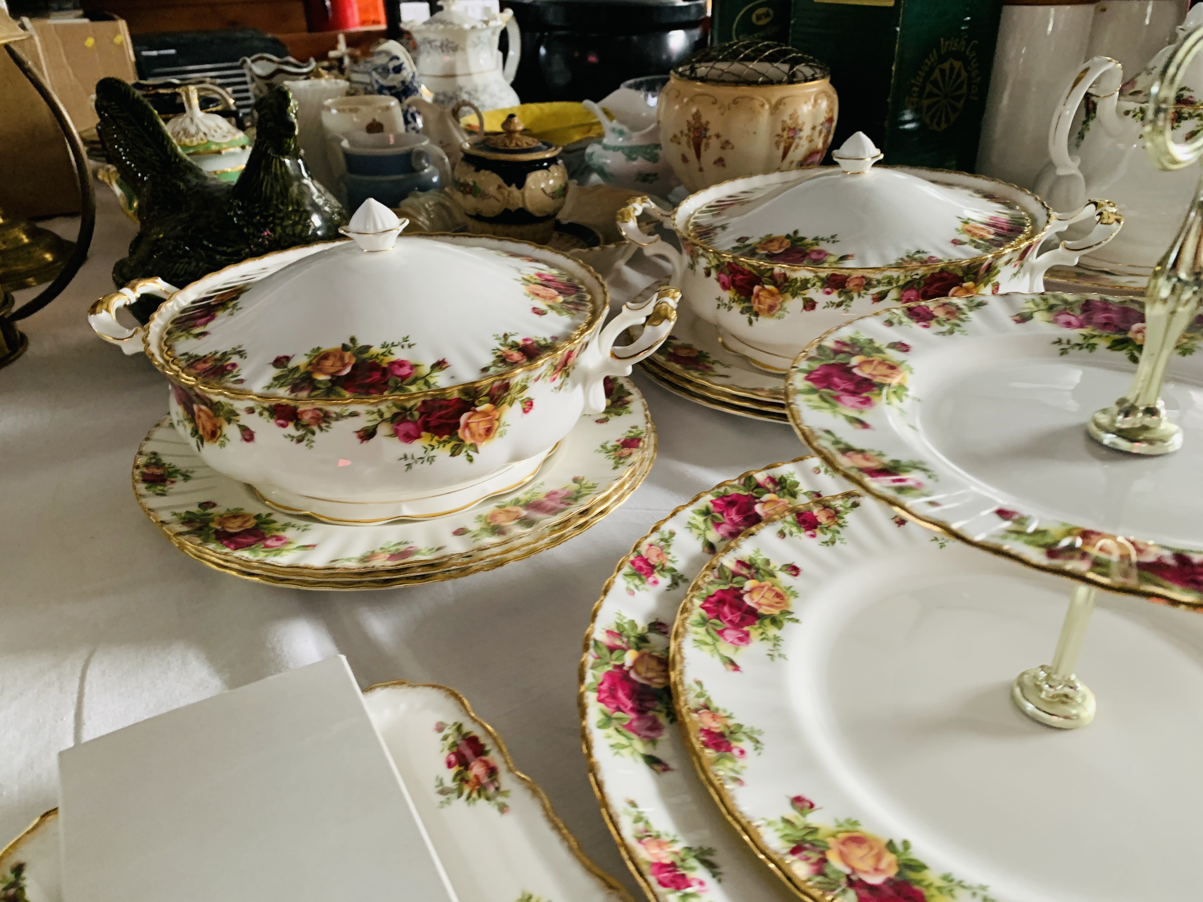 COLLECTION OF APPROX 37 PIECES OF ROYAL ALBERT OLD COUNTRY ROSES TO INCLUDE TEA POT, SUGAR AND MILK, - Image 8 of 8