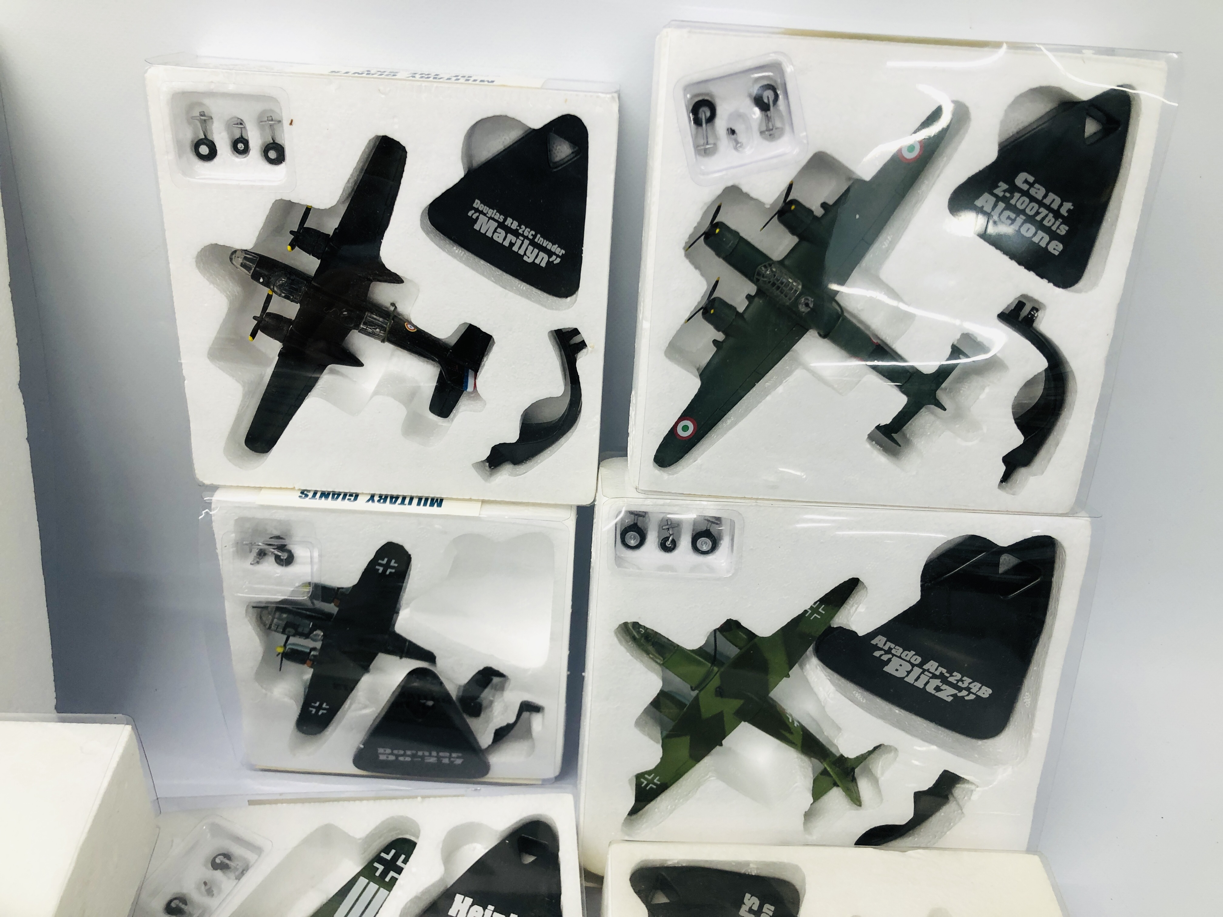 A COLLECTION OF 25 "MILITARY GIANTS OF THE SKY" MODEL FIGHTER AIRCRAFT WITH STANDS (BOXED) - Image 3 of 10