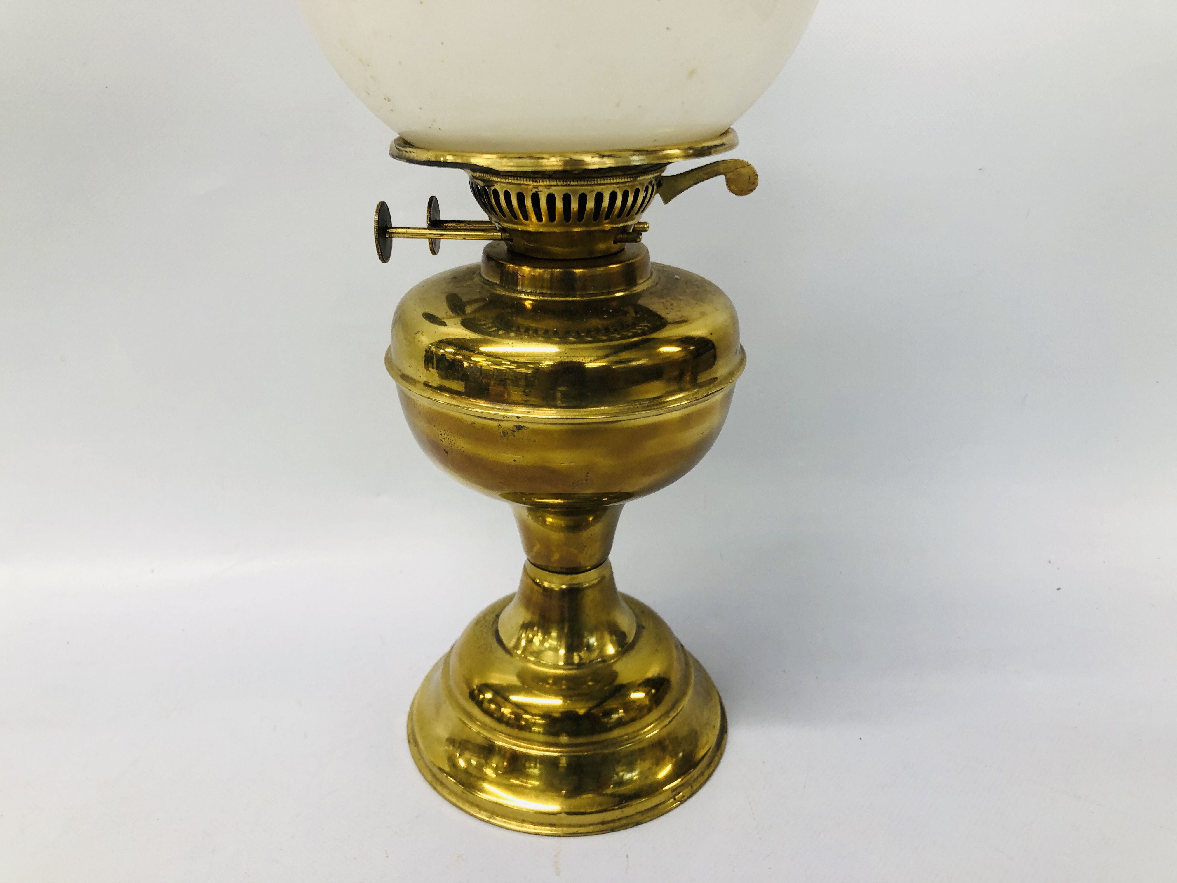 MIXED BRASS AND COPPER TO INCLUDE OIL LAMPS, LAMPS, STOVE, TRIVET, WATERING CAN, SCALES, CUPS, - Image 22 of 27