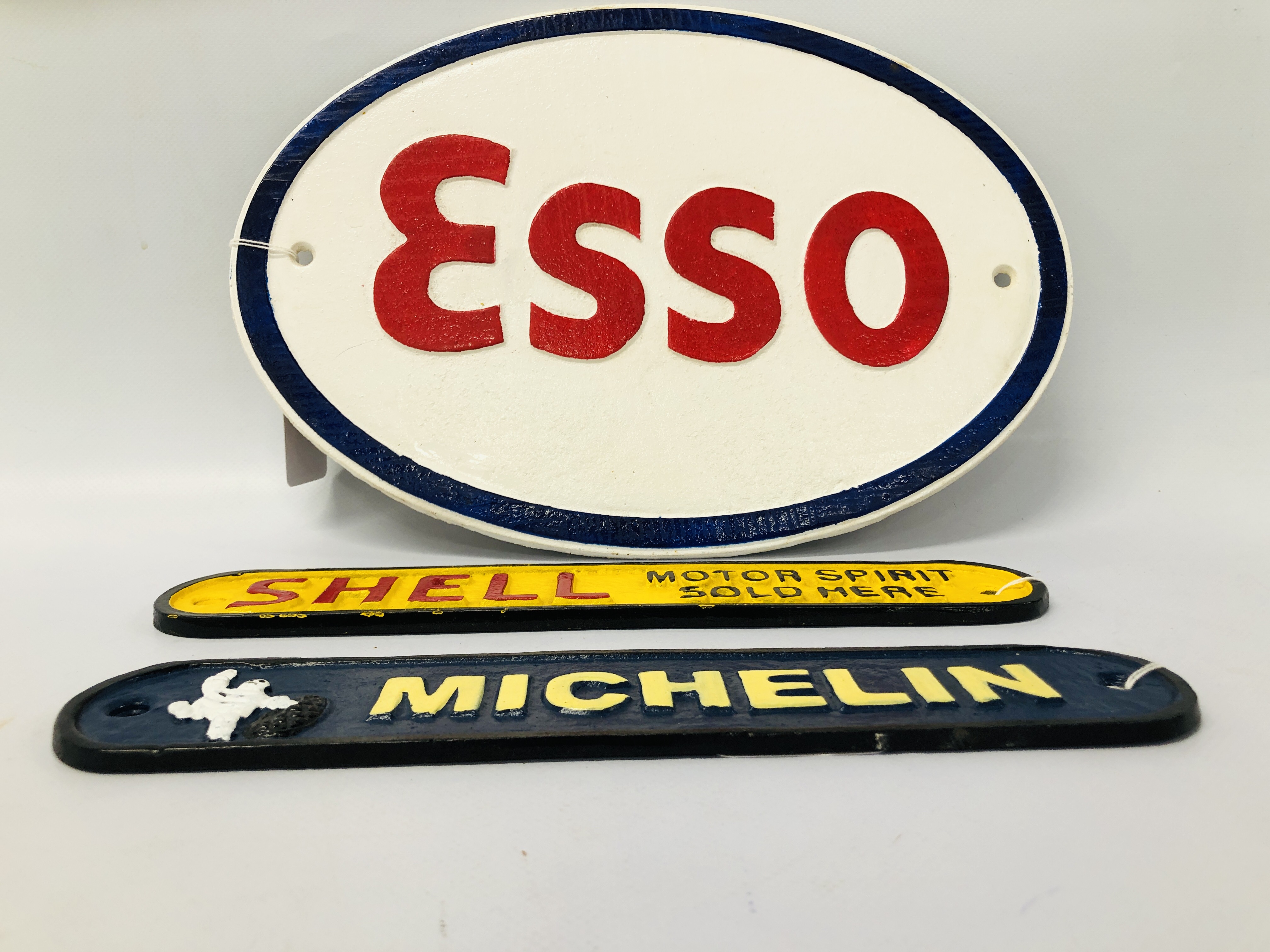 3 X REPRODUCTION CAST IRON ADVERTISING SINGS "ESSO" W 33CM. H 22.5CM. - Image 4 of 4