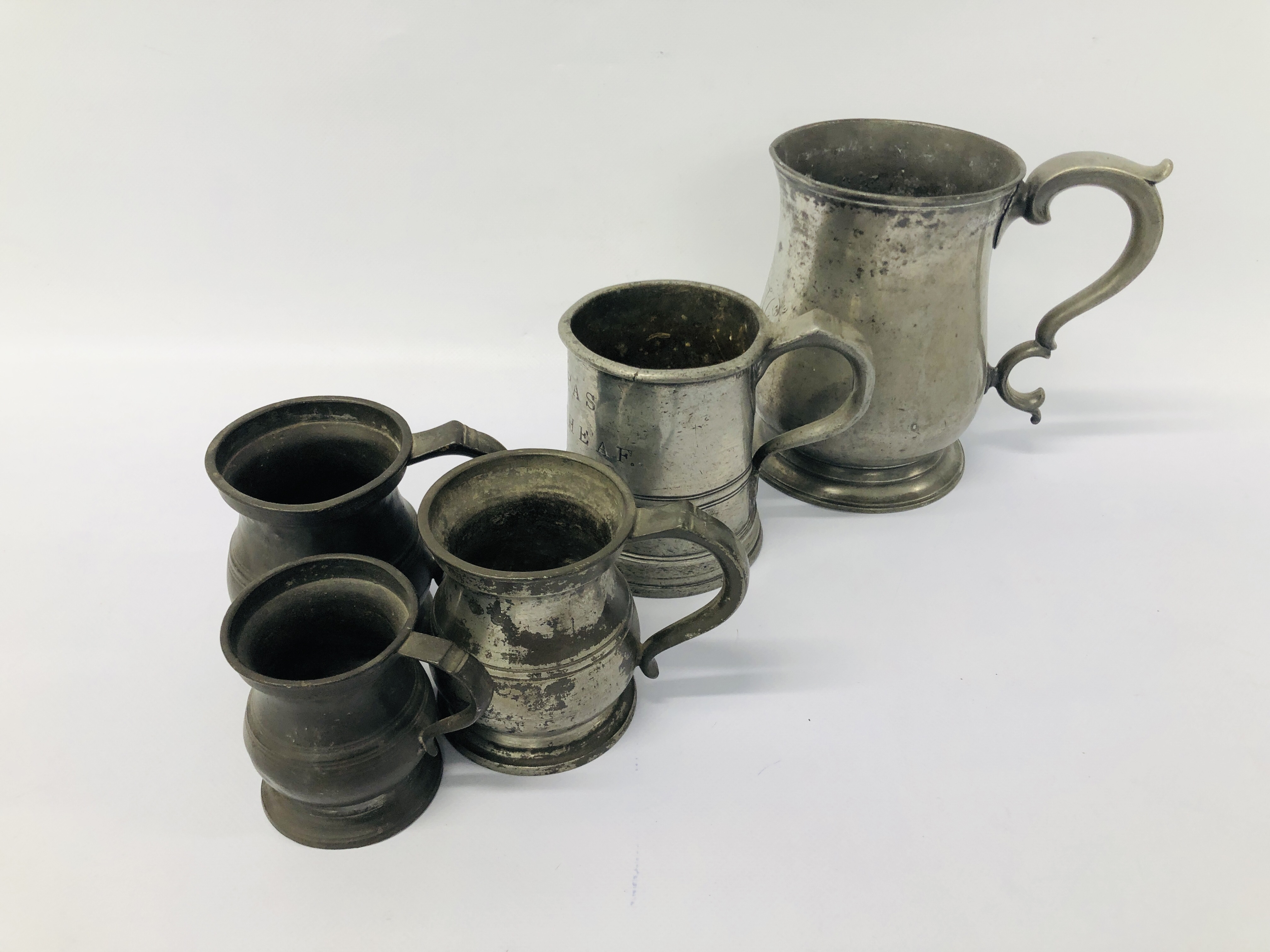 A GROUP OF FIVE VINTAGE PEWTER MEASURING TANKARDS TO INCLUDE S. MALPAS WHEAT.