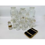 A COLLECTION OF 19 VINTAGE CHEMISTS JARS WITH COVERS VARYING SIZES FROM 11CM - 30CM ALONG WITH A