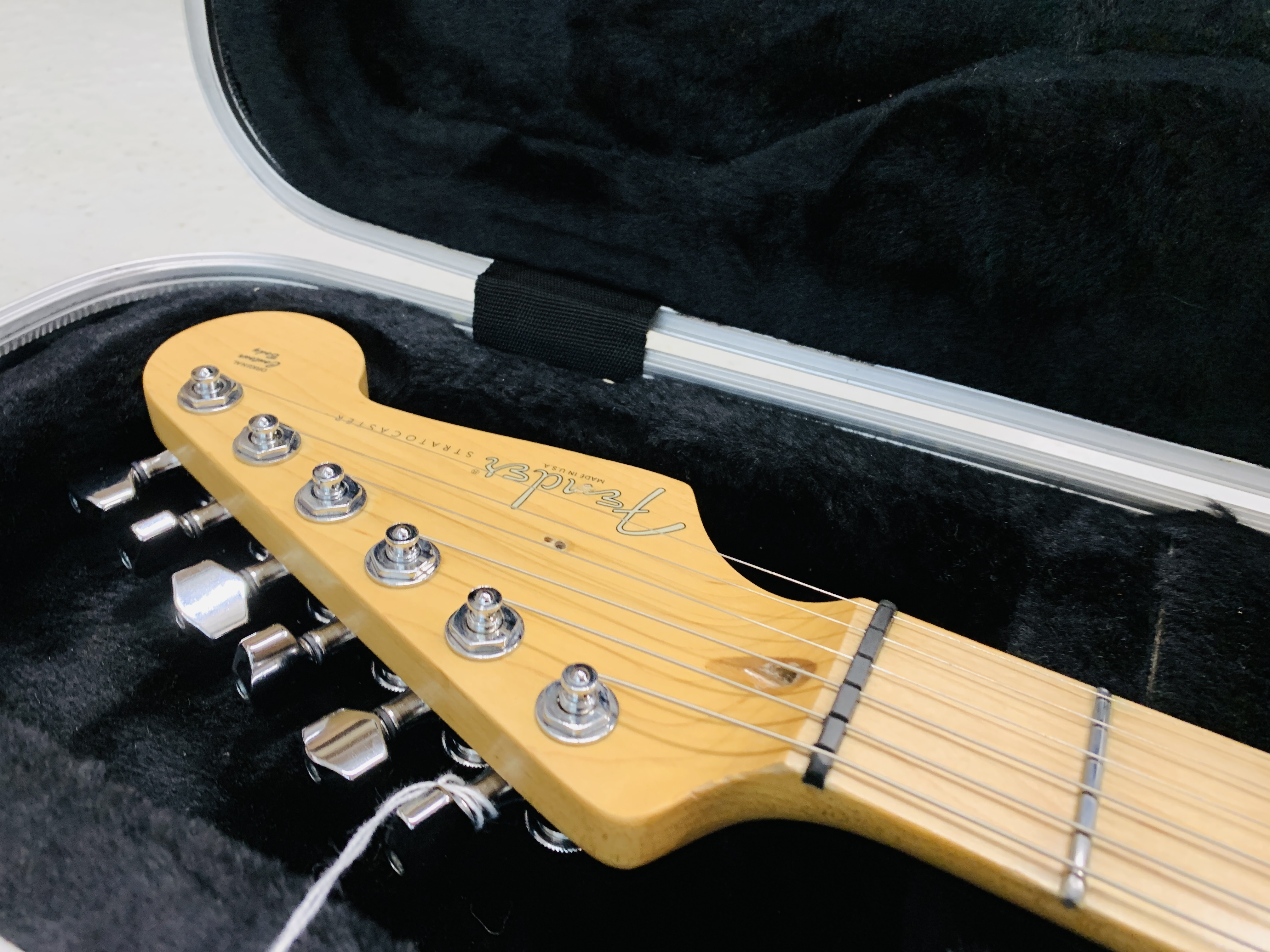 1 X UPGRADED USA FENDER STRATOCASTER GUITAR. - Image 3 of 10