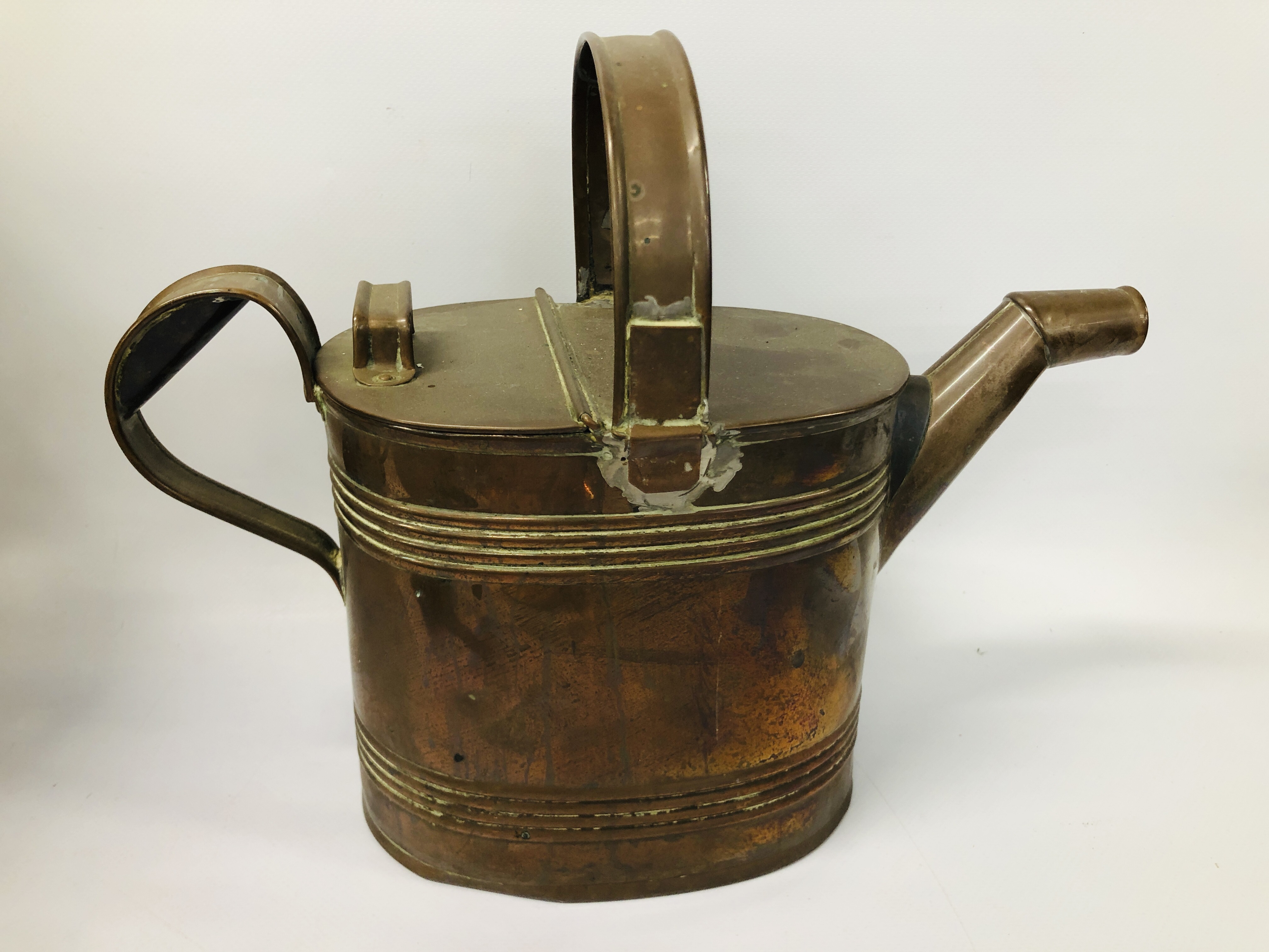 MIXED BRASS AND COPPER TO INCLUDE OIL LAMPS, LAMPS, STOVE, TRIVET, WATERING CAN, SCALES, CUPS, - Image 6 of 27