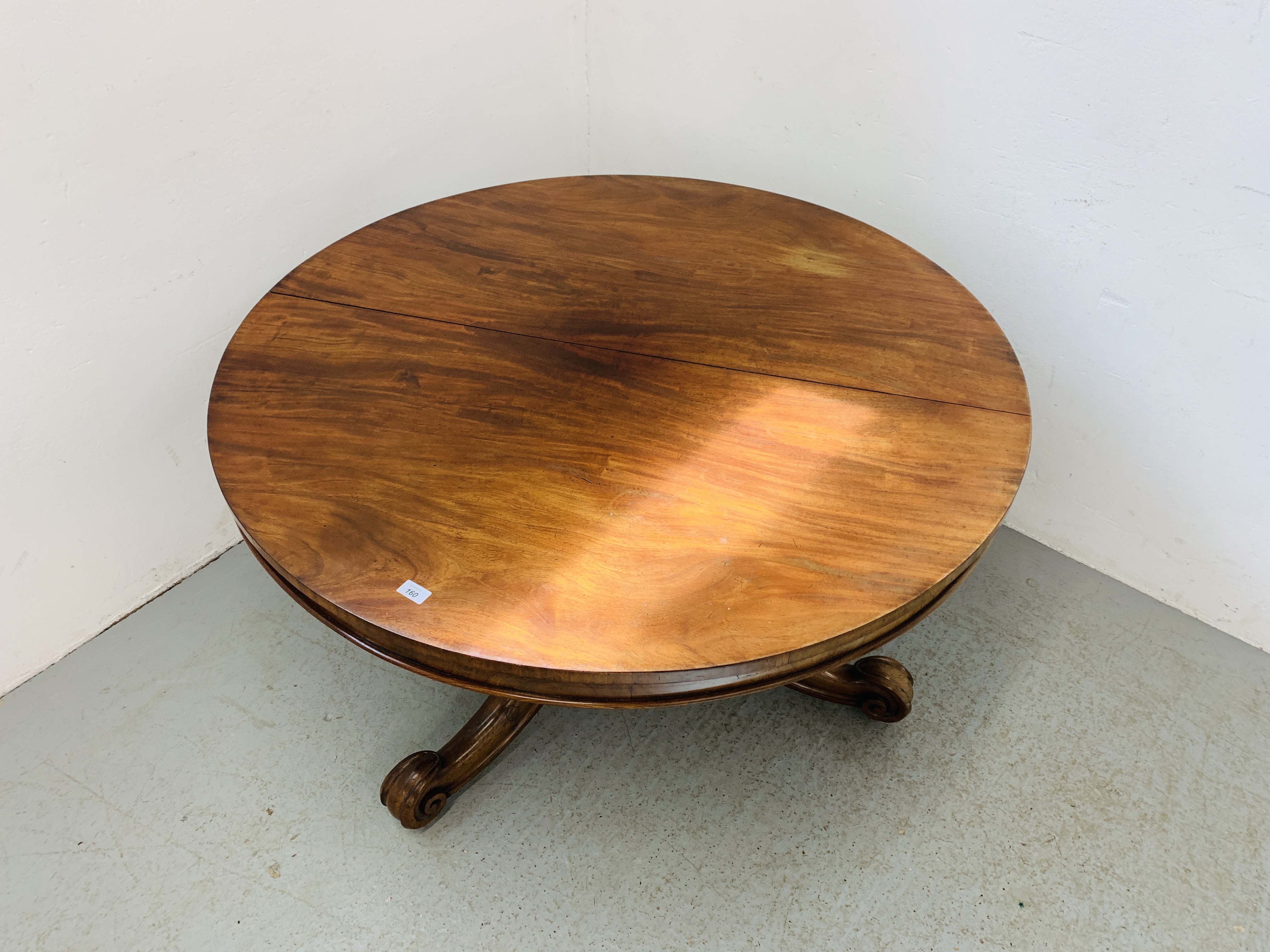 A VICTORIAN MAHOGANY CIRCULAR TOP PEDESTAL TILT TOP DINING TABLE STANDING ON TRIPOD SUPPORT - - Image 2 of 8