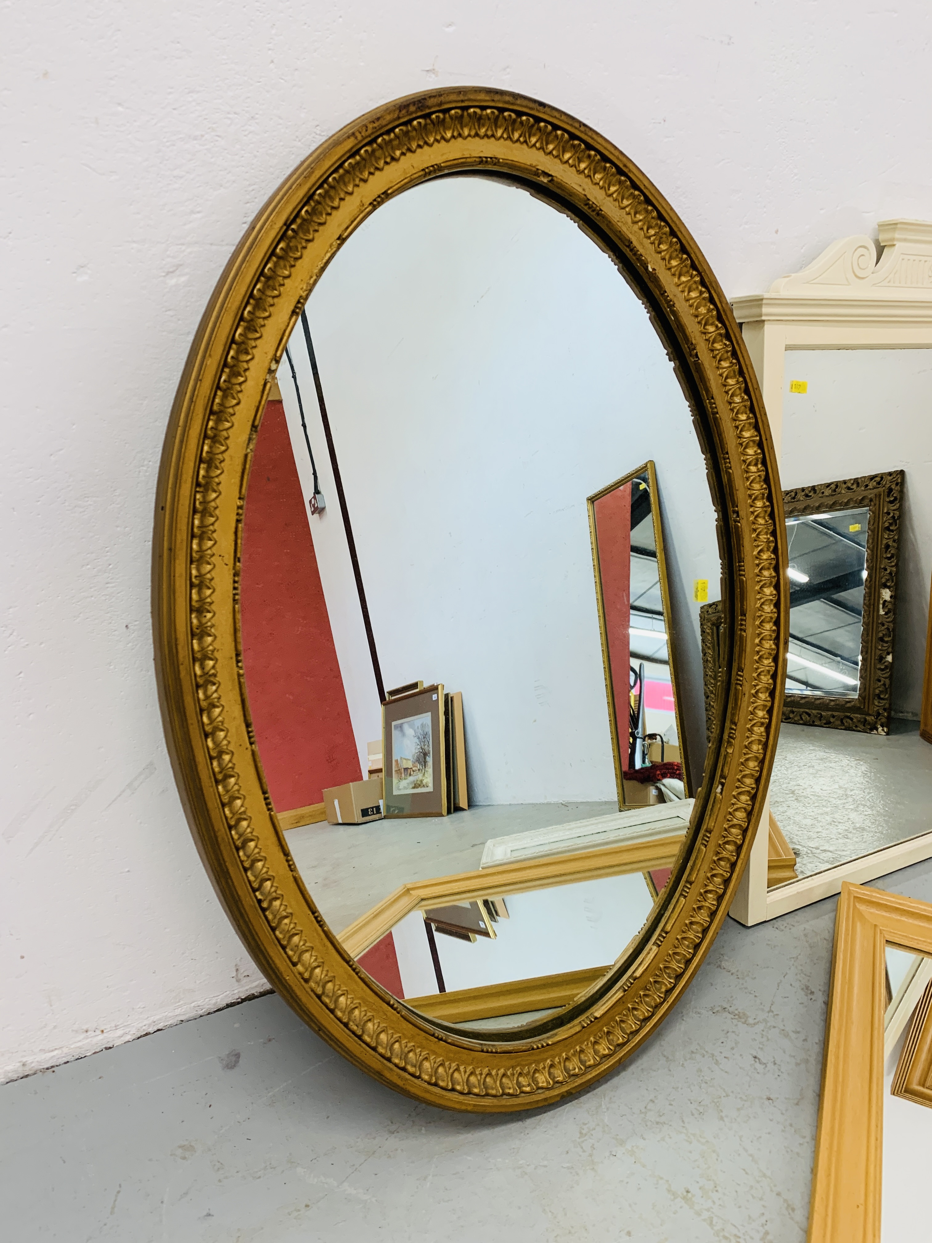 SEVEN VARIOUS WALL MIRRORS TO INCLUDE GILT OVAL, - Image 3 of 8