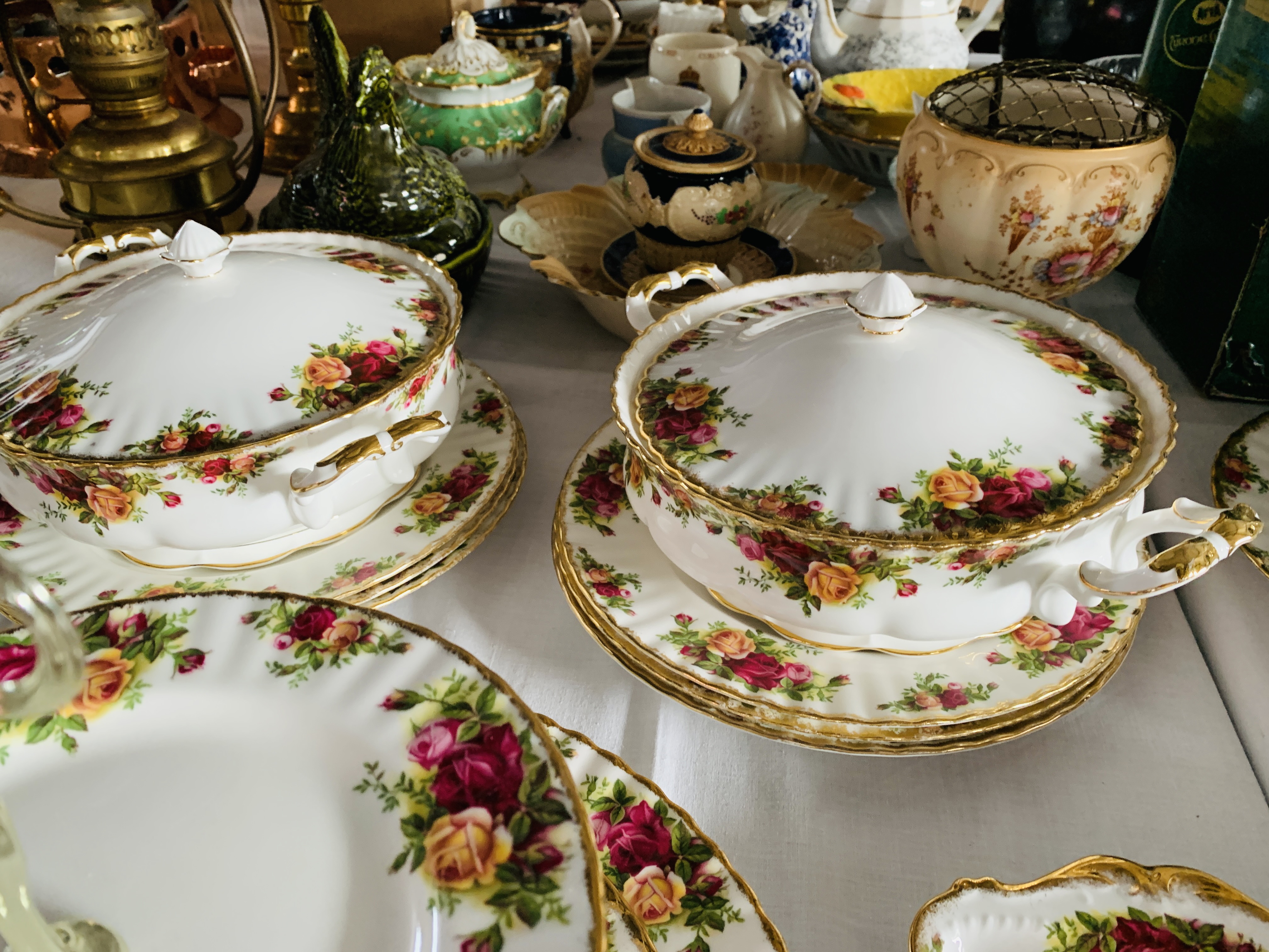 COLLECTION OF APPROX 37 PIECES OF ROYAL ALBERT OLD COUNTRY ROSES TO INCLUDE TEA POT, SUGAR AND MILK, - Image 7 of 8