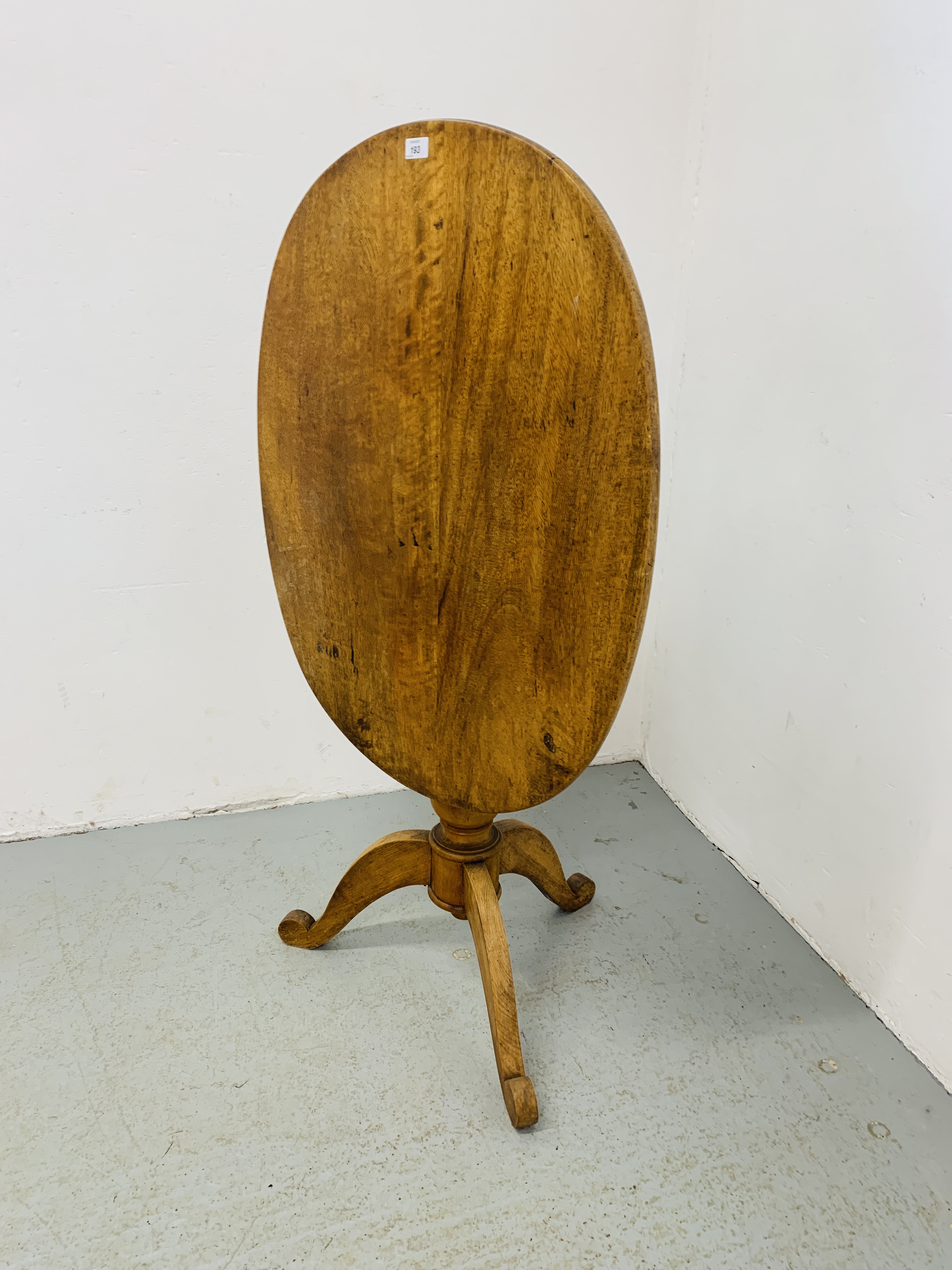 A MAHOGANY TILT TOP PEDESTAL TABLE IWTH OVAL TOP - W 87CM. L 71CM. HEIGHT 78CM. - Image 6 of 6