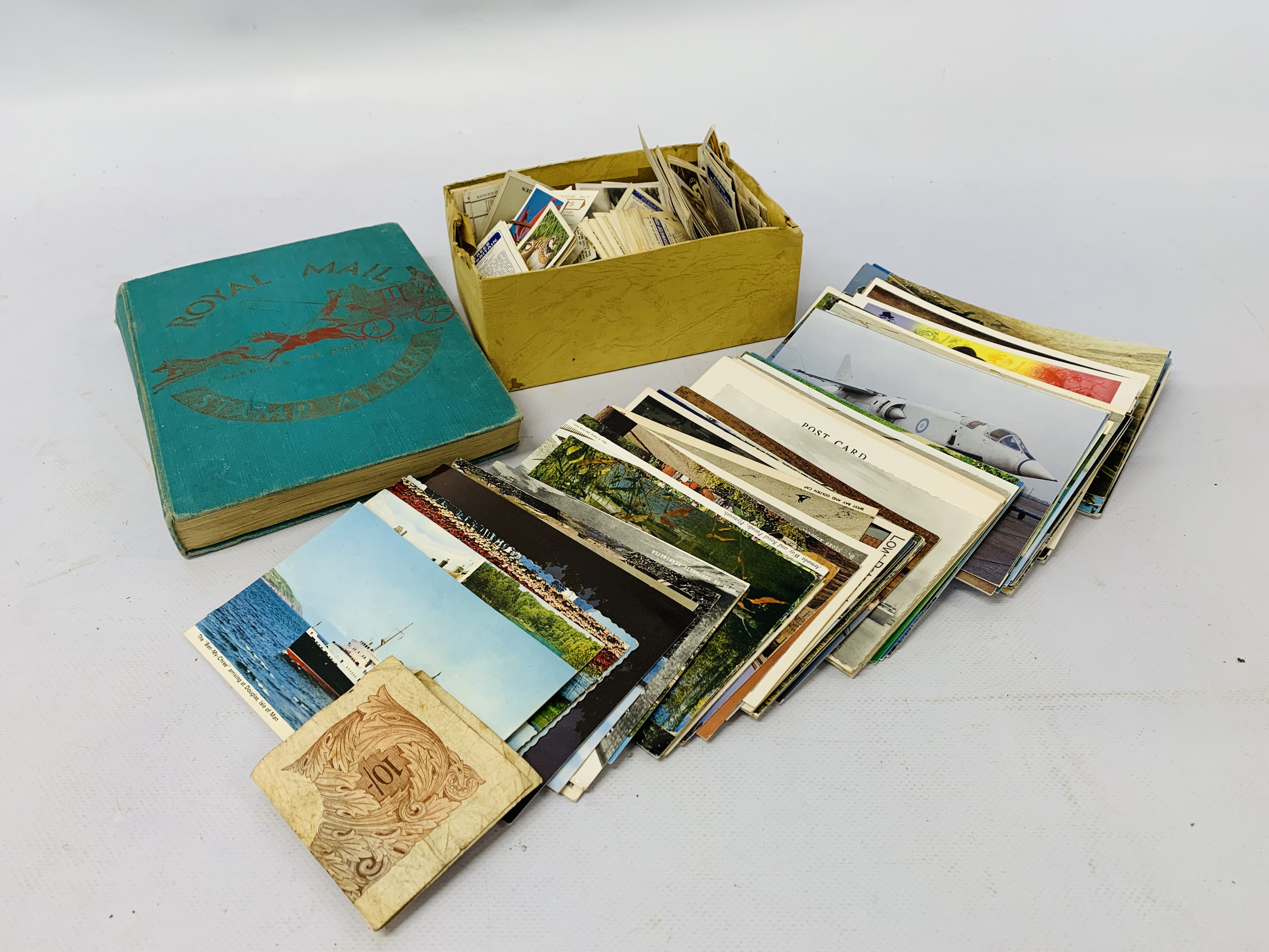 BOX OF ASSORTED VINTAGE TEA AND CIGARETTE CARDS, POSTCARDS,