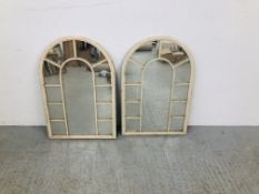 A PAIR OF ARCHED DECORATIVE WALL MIRRORS IN METALWORK FRAMES W 51CM,