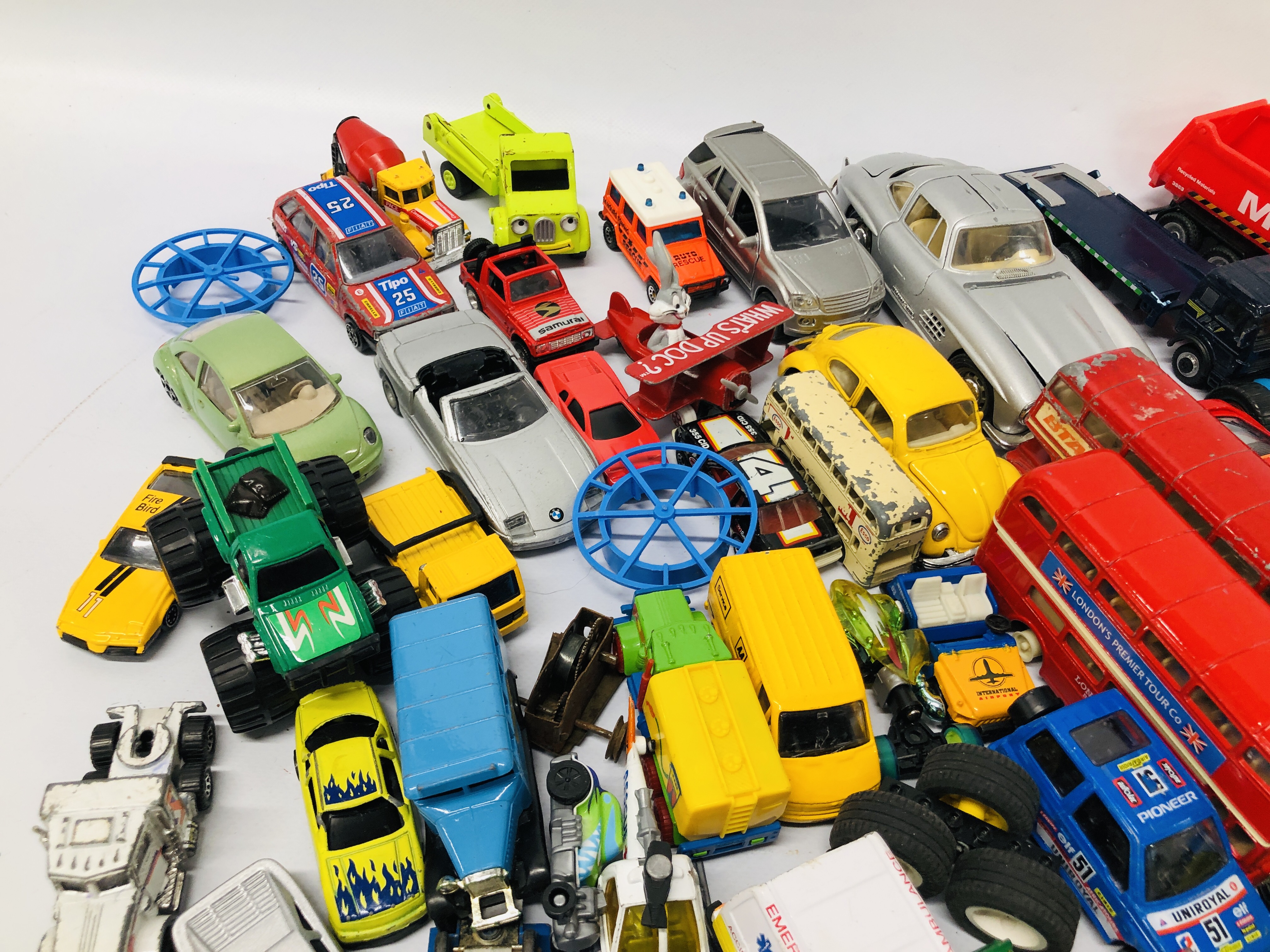 BOX CONTAINING LARGE QTY MIXED DIE CAST VEHICLES, TO INCLUDE CORGI, MATCHBOX, - Image 3 of 13