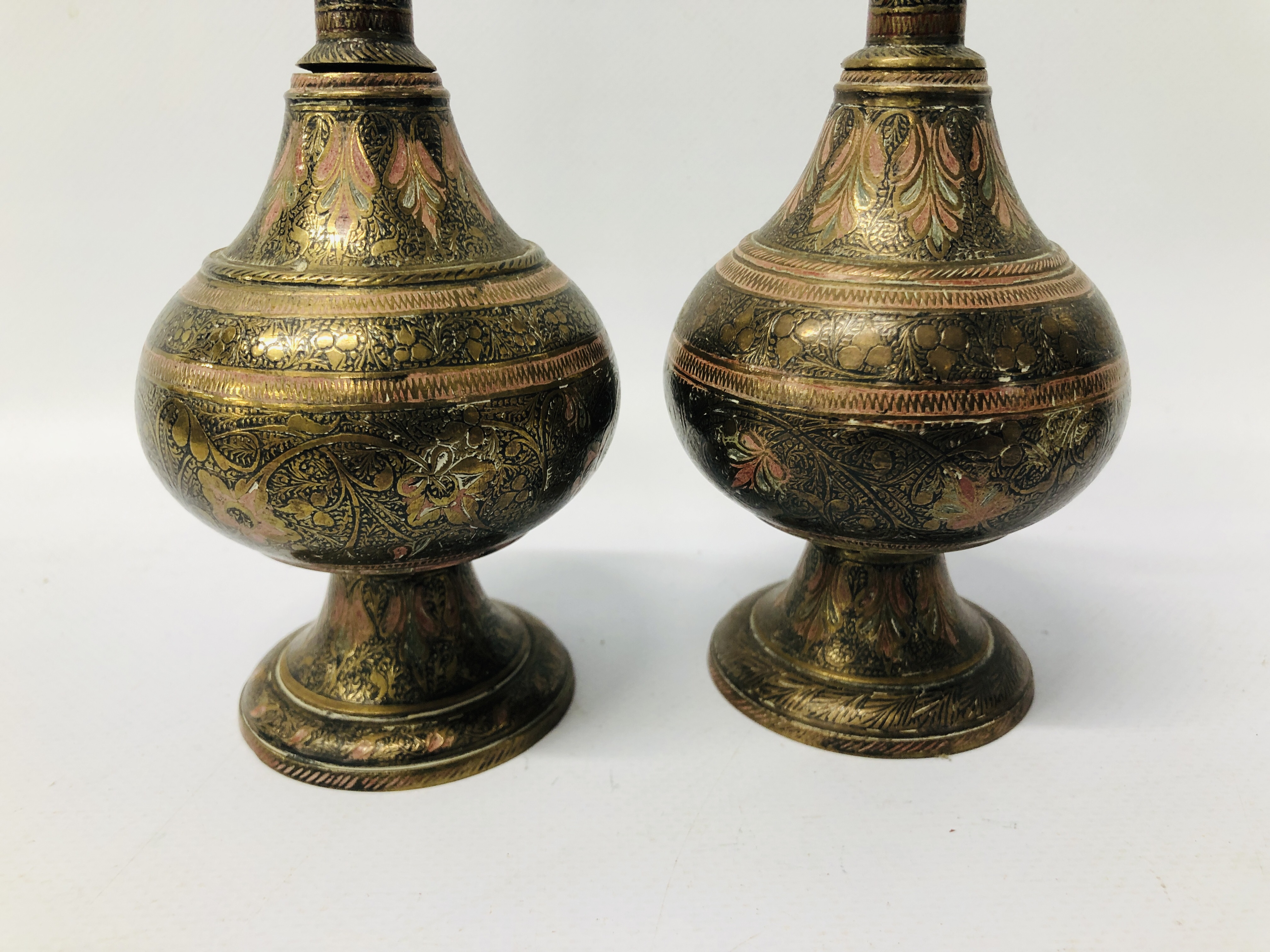MIXED BRASS AND COPPER TO INCLUDE OIL LAMPS, LAMPS, STOVE, TRIVET, WATERING CAN, SCALES, CUPS, - Image 27 of 27