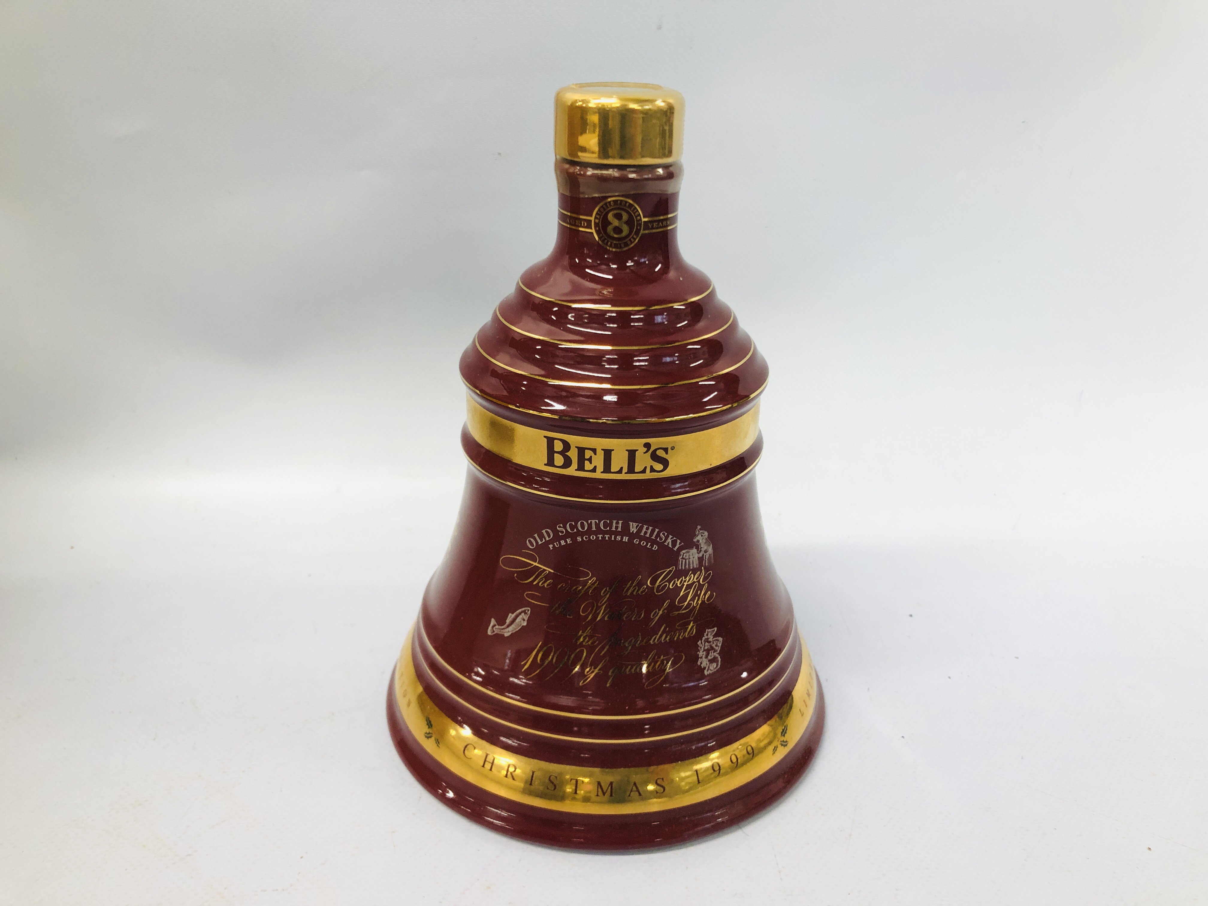 BELLS OLD SCOTCH WHISKY L EDITION CHRISTMAS 1999 DECANTER 70CL (BOXED) - Image 2 of 4