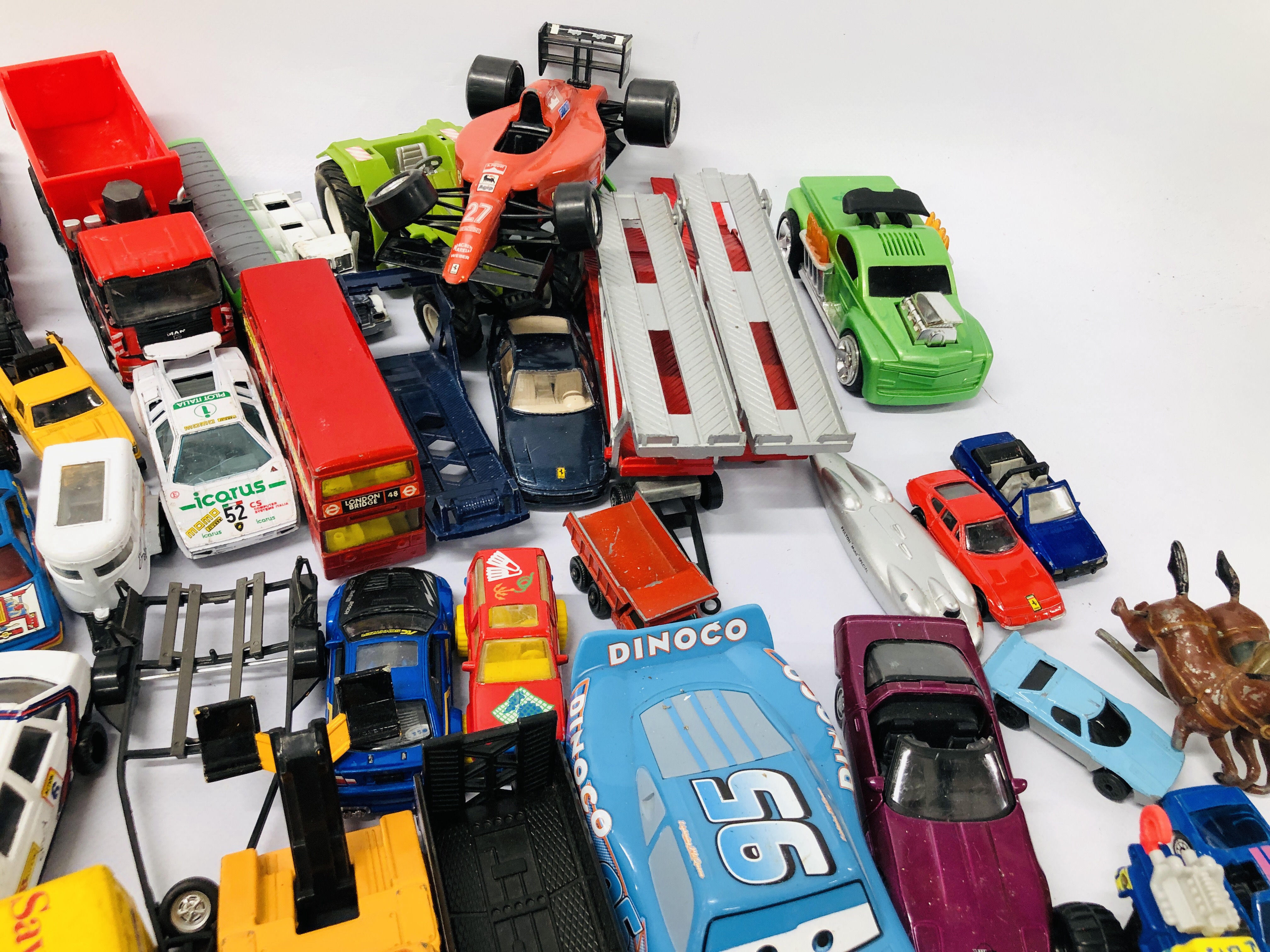 BOX CONTAINING LARGE QTY MIXED DIE CAST VEHICLES, TO INCLUDE CORGI, MATCHBOX, - Image 5 of 13