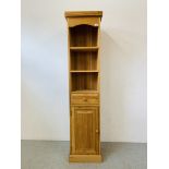 A FULL HEIGHT SOLID PINE BOOKSHELF WITH SINGLE DRAWER AND CABINET BASE - WIDTH 47CM. DEPTH 36CM.