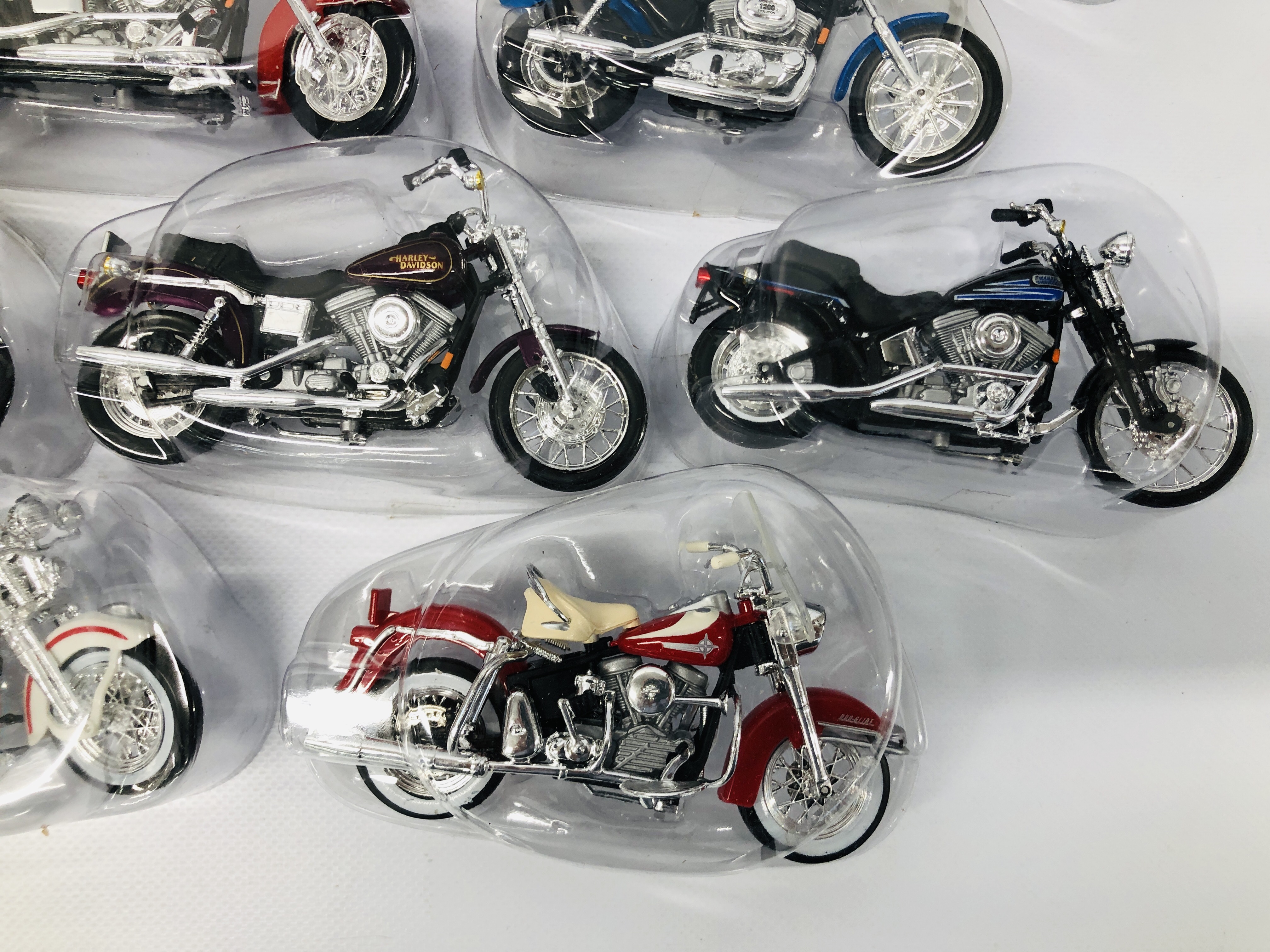 A COMPLETE SET OF 24 HARLEY DAVIDSON MODEL MOTORCYCLES "THE LEGENDS COLLECTION" - Image 2 of 9