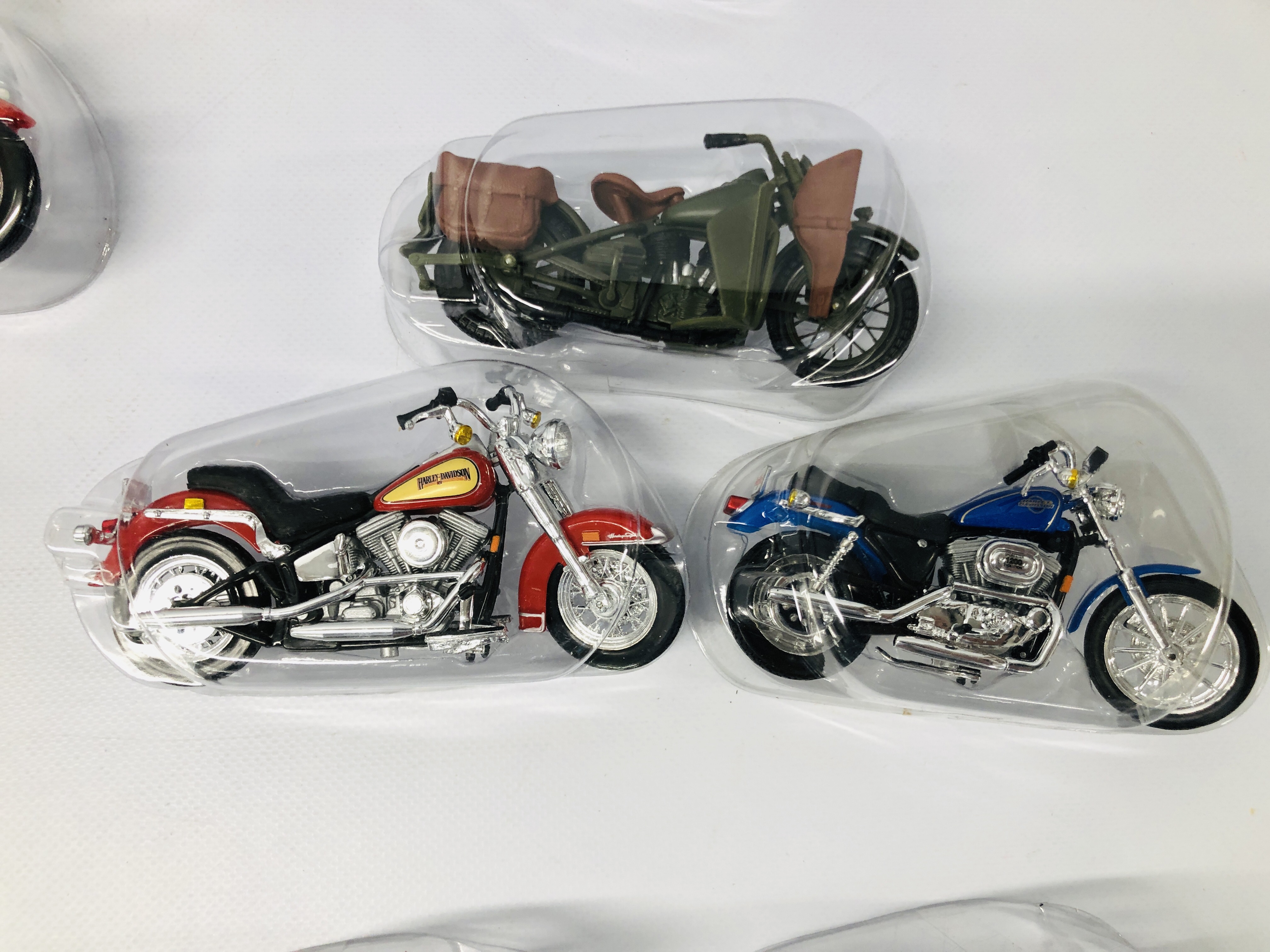 A COMPLETE SET OF 24 HARLEY DAVIDSON MODEL MOTORCYCLES "THE LEGENDS COLLECTION" - Image 3 of 9