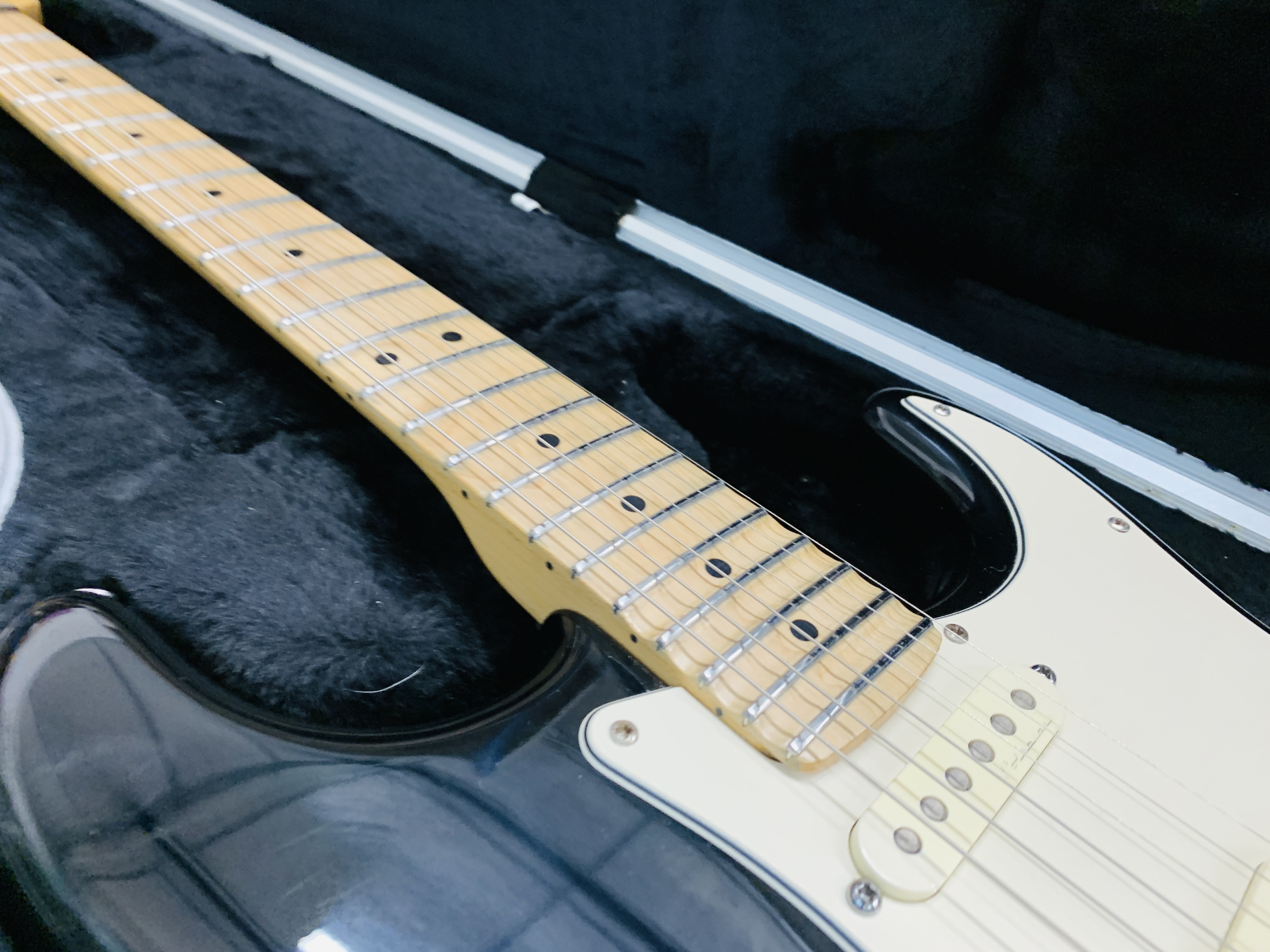 1 X UPGRADED USA FENDER STRATOCASTER GUITAR. - Image 5 of 10