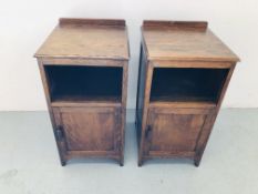 A PAIR OF VINTAGE OAK FINISH SINGLE DOOR BEDSIDE CABINETS BEARING MAKERS NAME HAXYES 37CM WIDE X