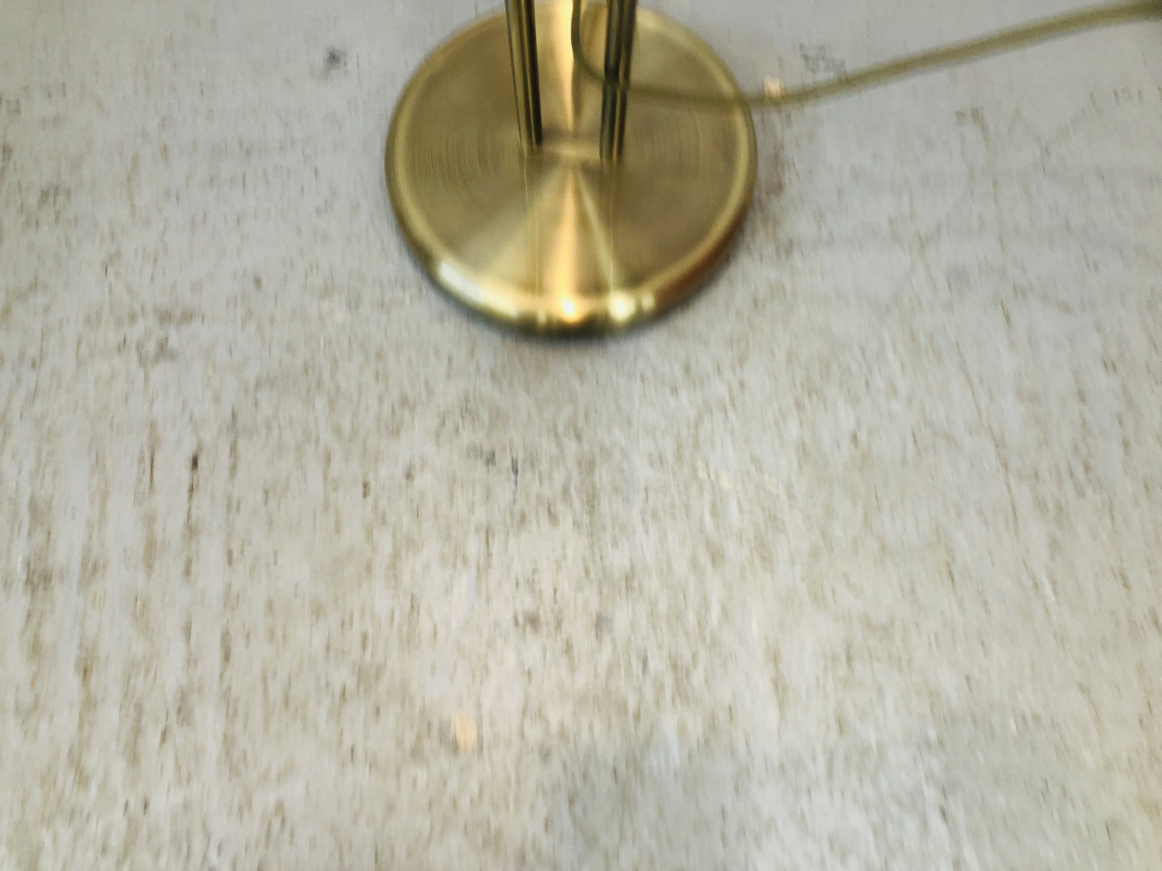 A MODERN BRASS FINISH UPLIGHTER WITH ADJUSTABLE READING LAMP - SOLD AS SEEN - Image 5 of 8