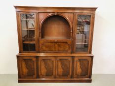 A GOOD QUALITY MAHOGANY FINISH REPRODUCTION WALL CABINET WITH FOUR DOOR BASE AND PART GLAZED TOP