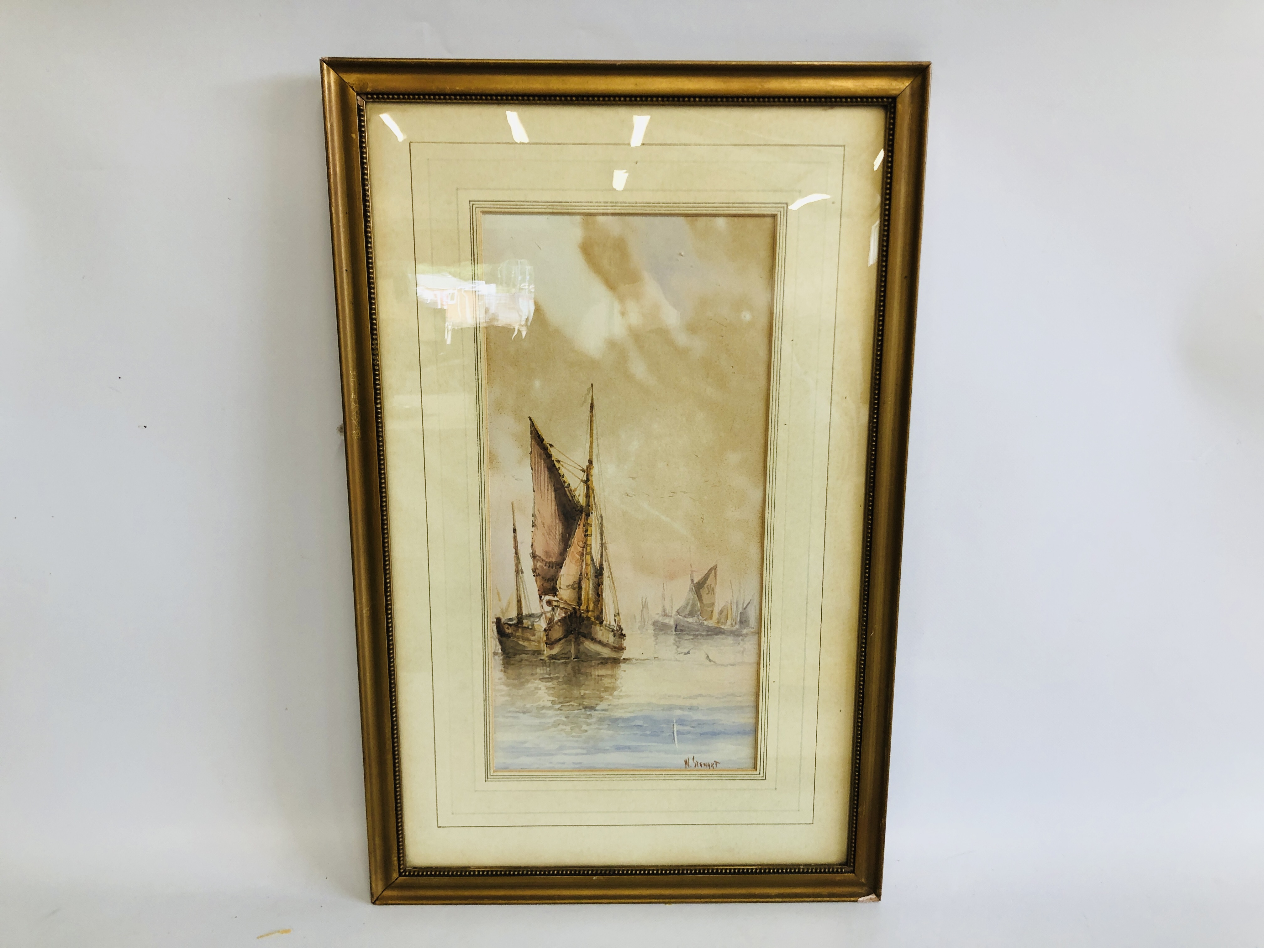 A FRAMED WATERCOLOUR 'SHIPS IN HARBOUR' BEARING SIGNATURE N. STEWART 9 X 40CM. - Image 7 of 9