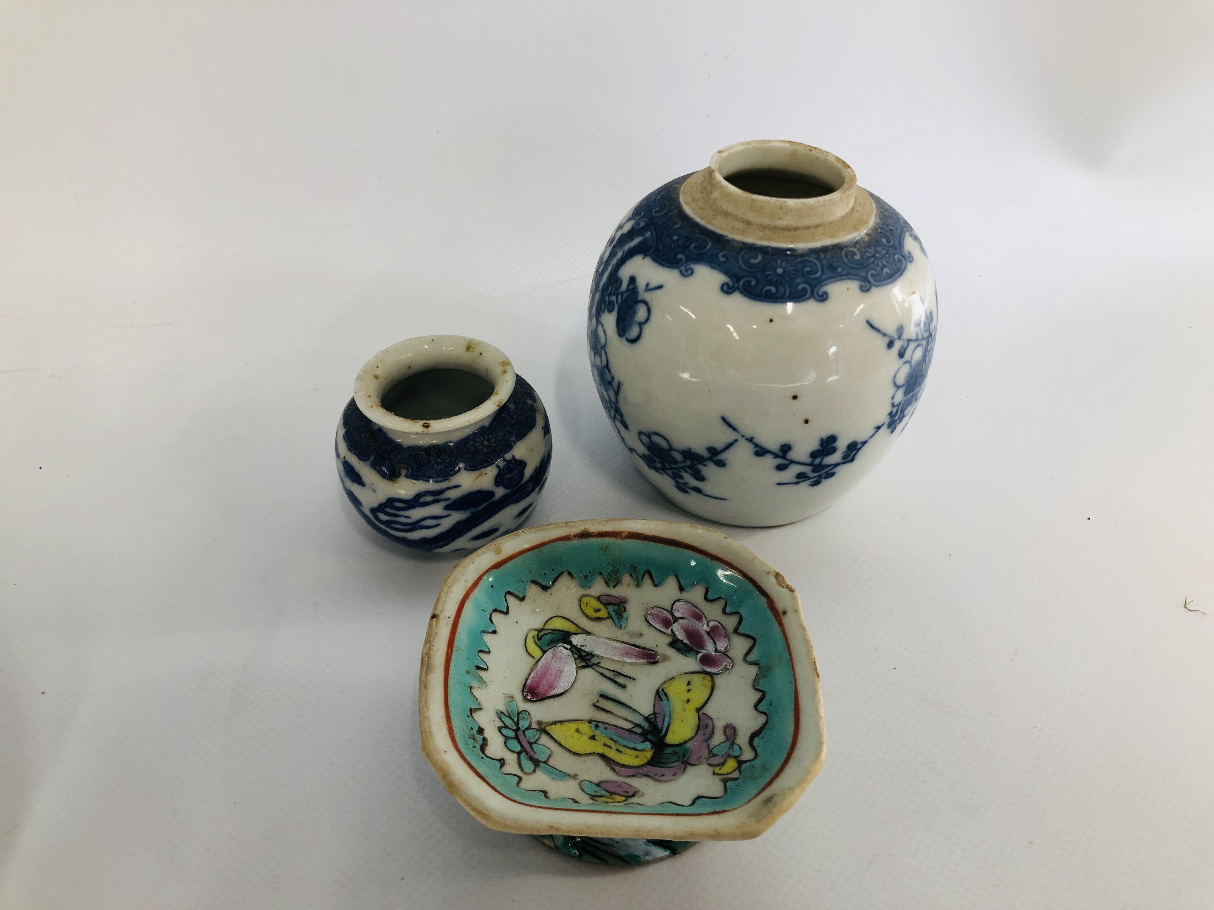 COLLECTION OF MAINLY CHINESE BLUE AND WHITE AND POLYCHROME PIECES, - Image 12 of 21