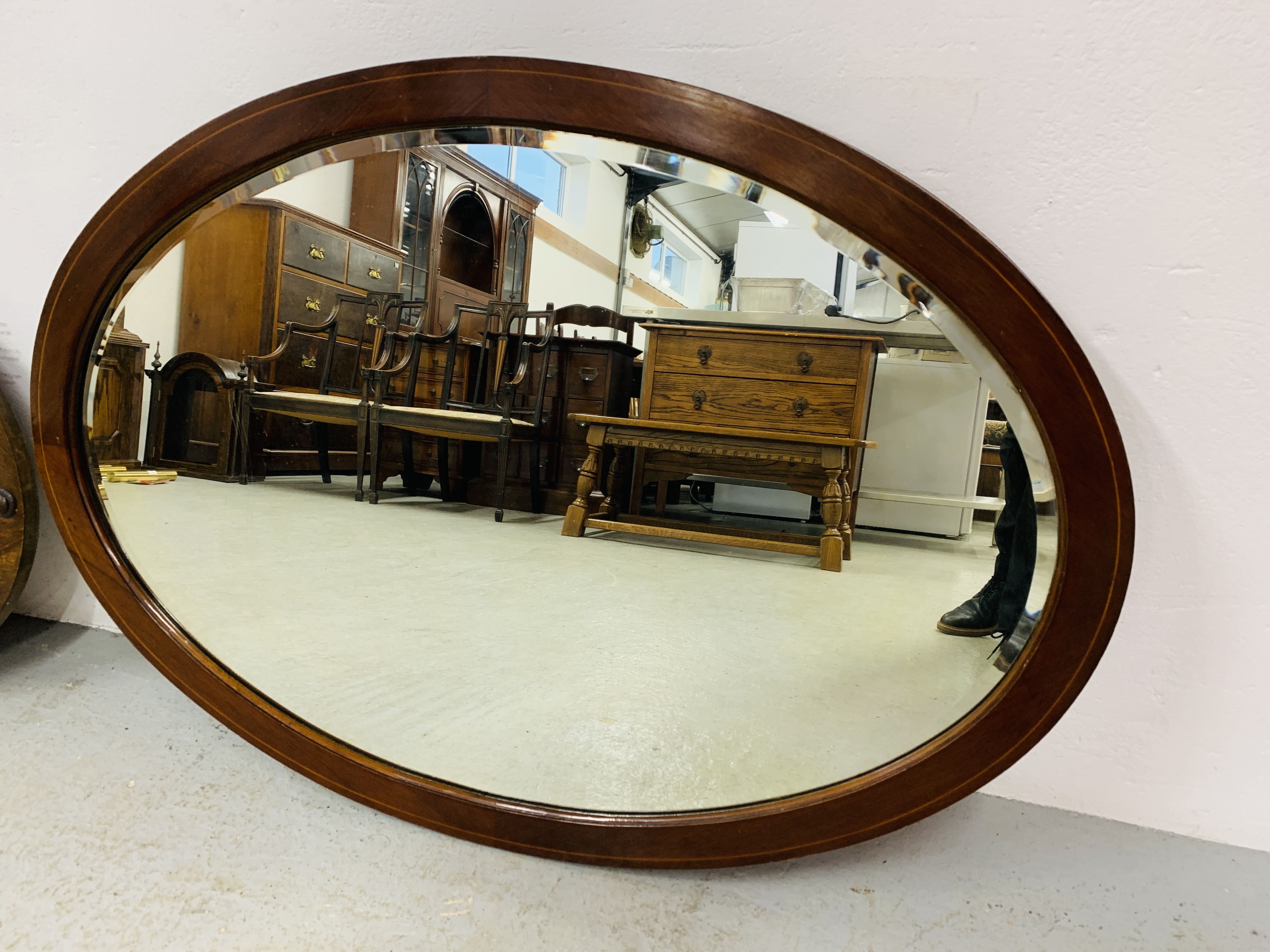 2 X VINTAGE MAHOGANY FRAMED OVAL BEVEL PLATE WALL MIRRORS ALONG WITH AN OVAL OAK FRAMED BEVEL PLATE - Image 2 of 7