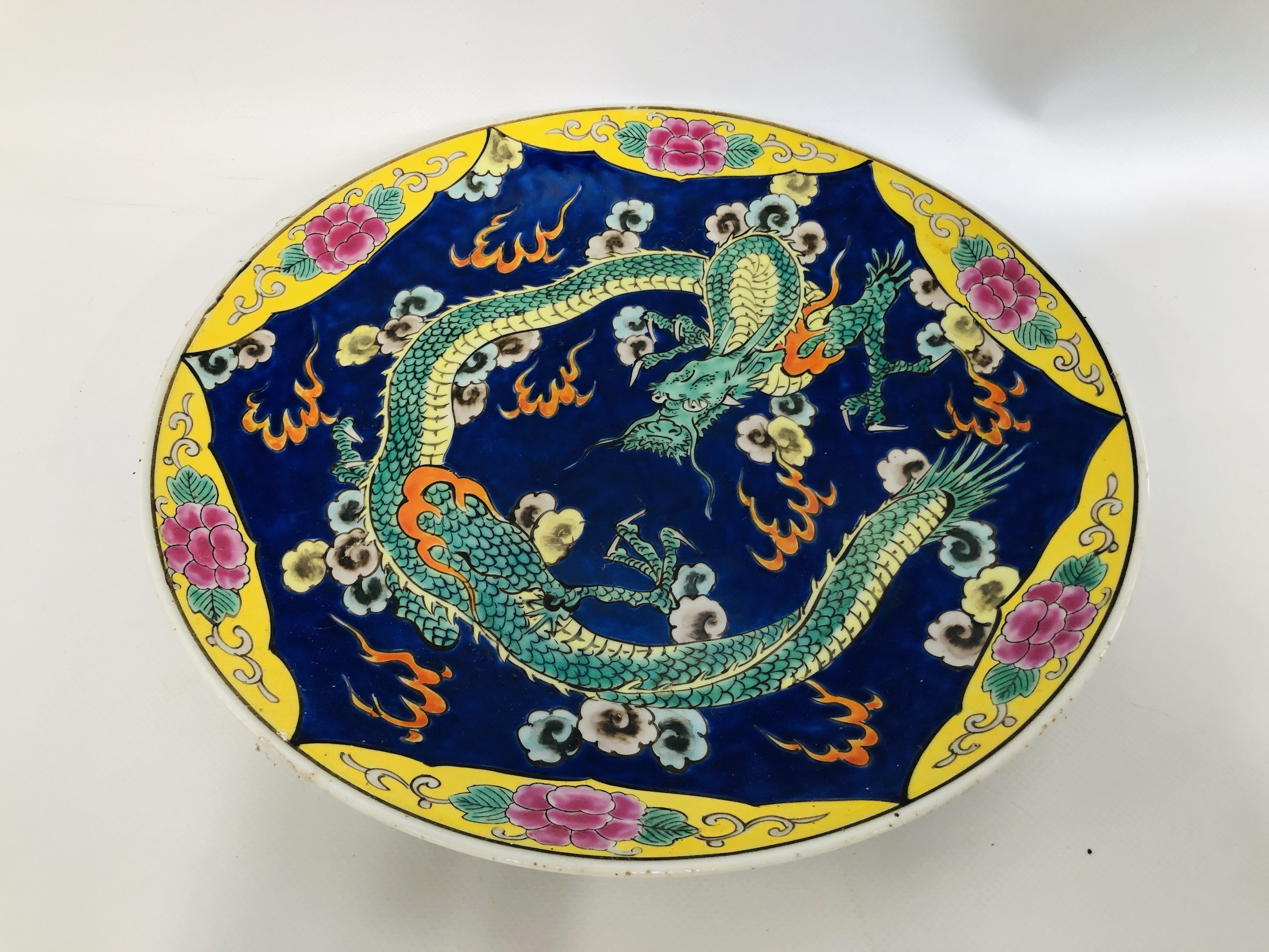 COLLECTION OF MAINLY CHINESE BLUE AND WHITE AND POLYCHROME PIECES, - Image 20 of 21