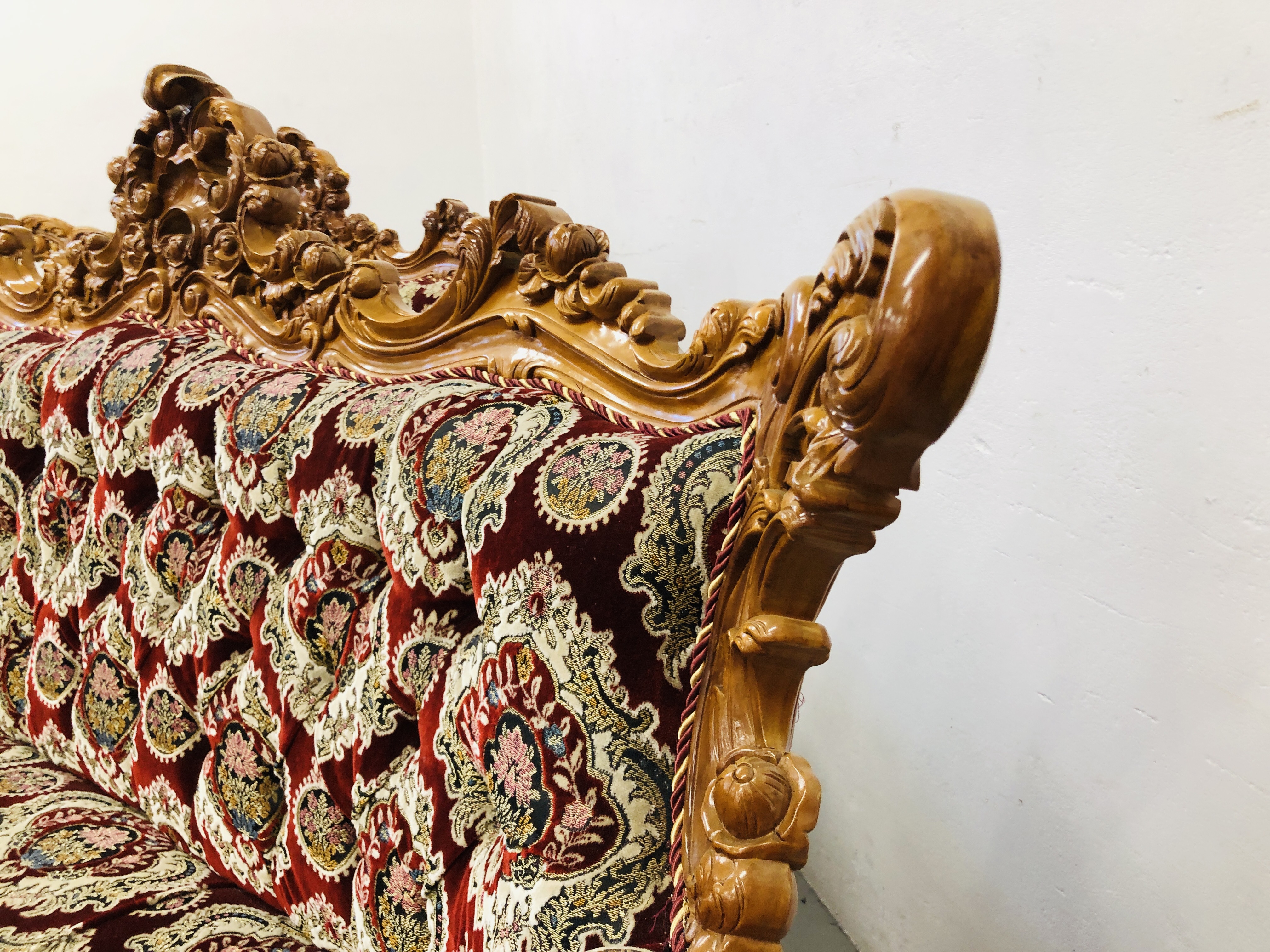 A PAIR OF HIGHLY DECORATIVE REPRODUCTION CONTINENTAL STYLE THREE SEATER COUCHES - NON COMPLIANT - Image 6 of 14