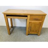 A MODERN LIGHT OAK FINISH SINGLE PEDESTAL HOME OFFICE DESK