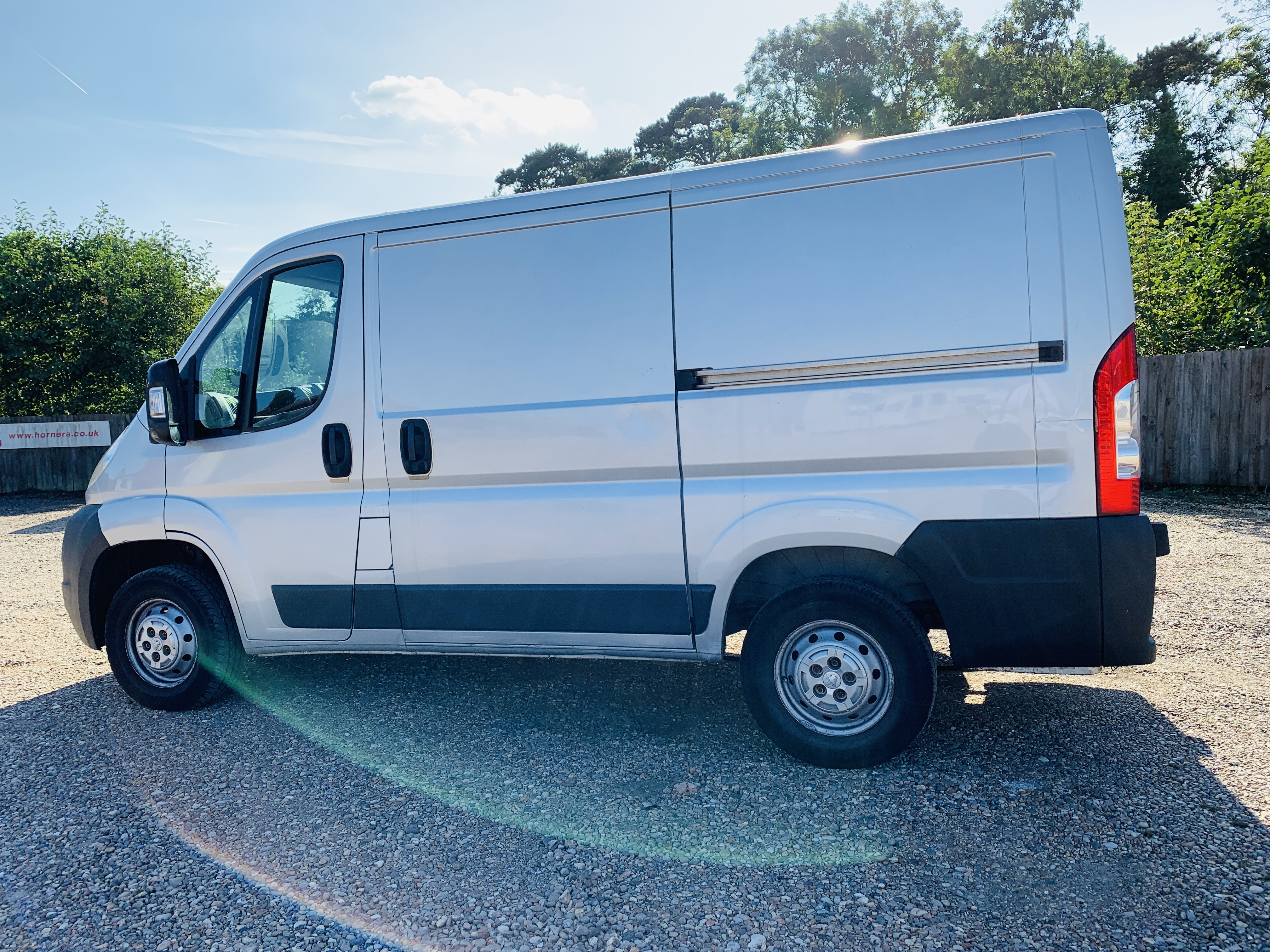 WP07 MRX PEUGEOT BOXER 330 SWB PANEL VAN. 2198CC DIESEL. FIRST REGISTERED 14/06/2007. - Image 2 of 20