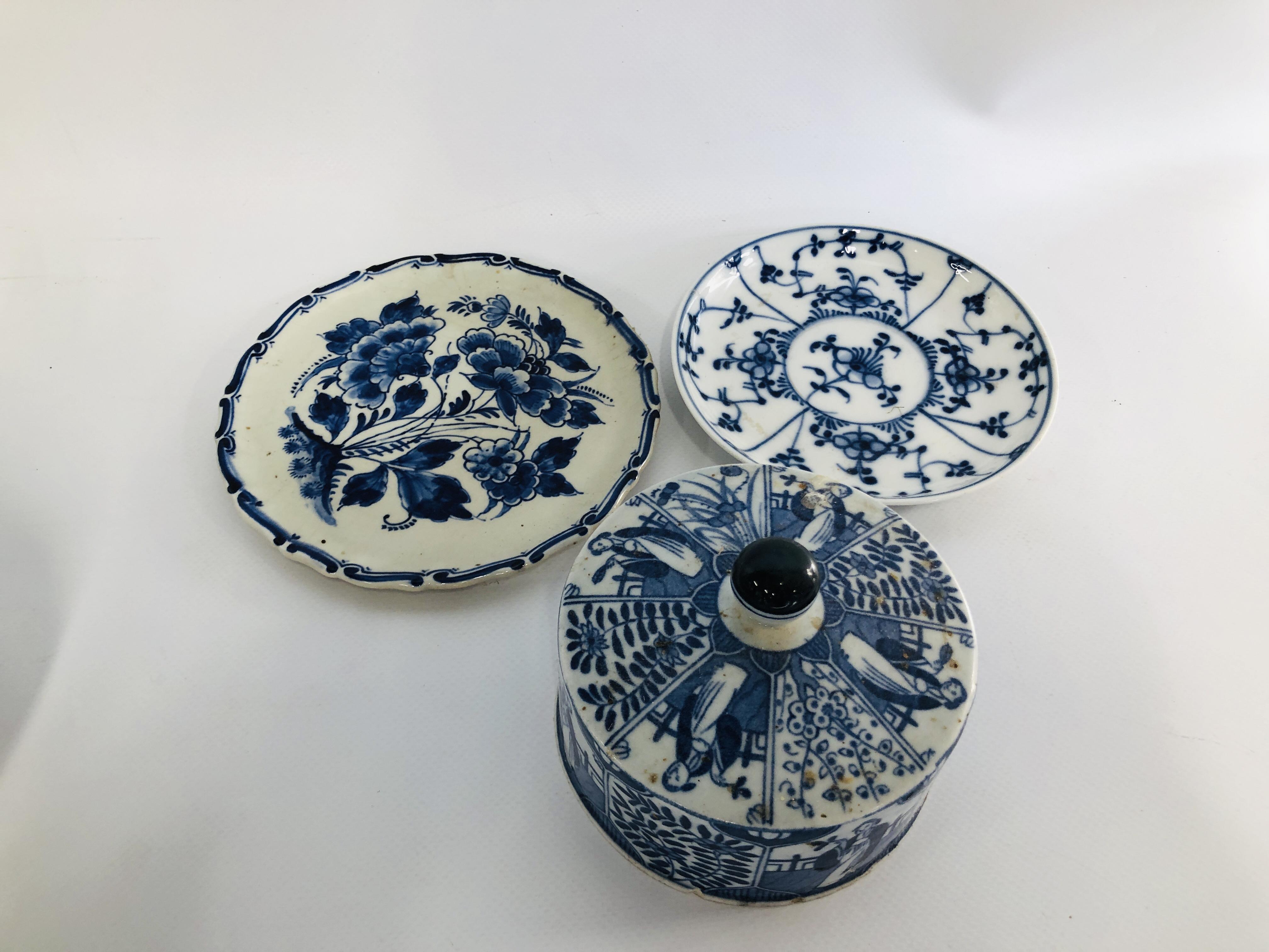 COLLECTION OF MAINLY CHINESE BLUE AND WHITE AND POLYCHROME PIECES, - Image 10 of 21
