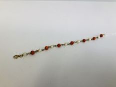 A VINTAGE PEARL AND CORAL BEADED BRACELET MARKED 9K