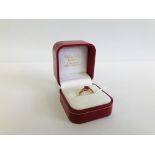 AN 18CT GOLD RING SET WITH CENTRAL PINK STONE,