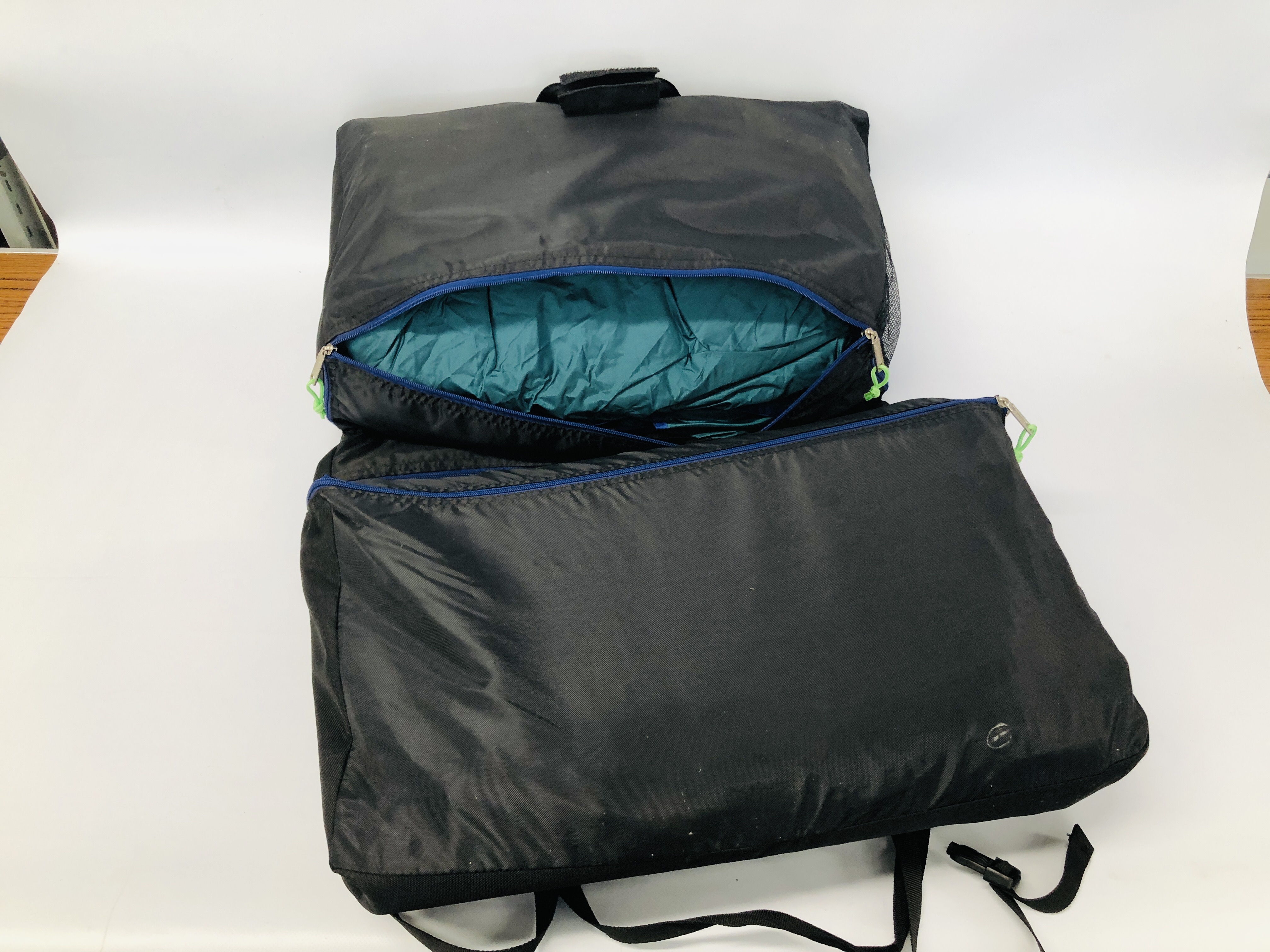 A COLMAN BIOSPACE 400 4 PERSON TENT SEPARATE SLEEPING COMPARTMENTS BUILT IN GROUNDSHEET - NEW AND - Image 2 of 5