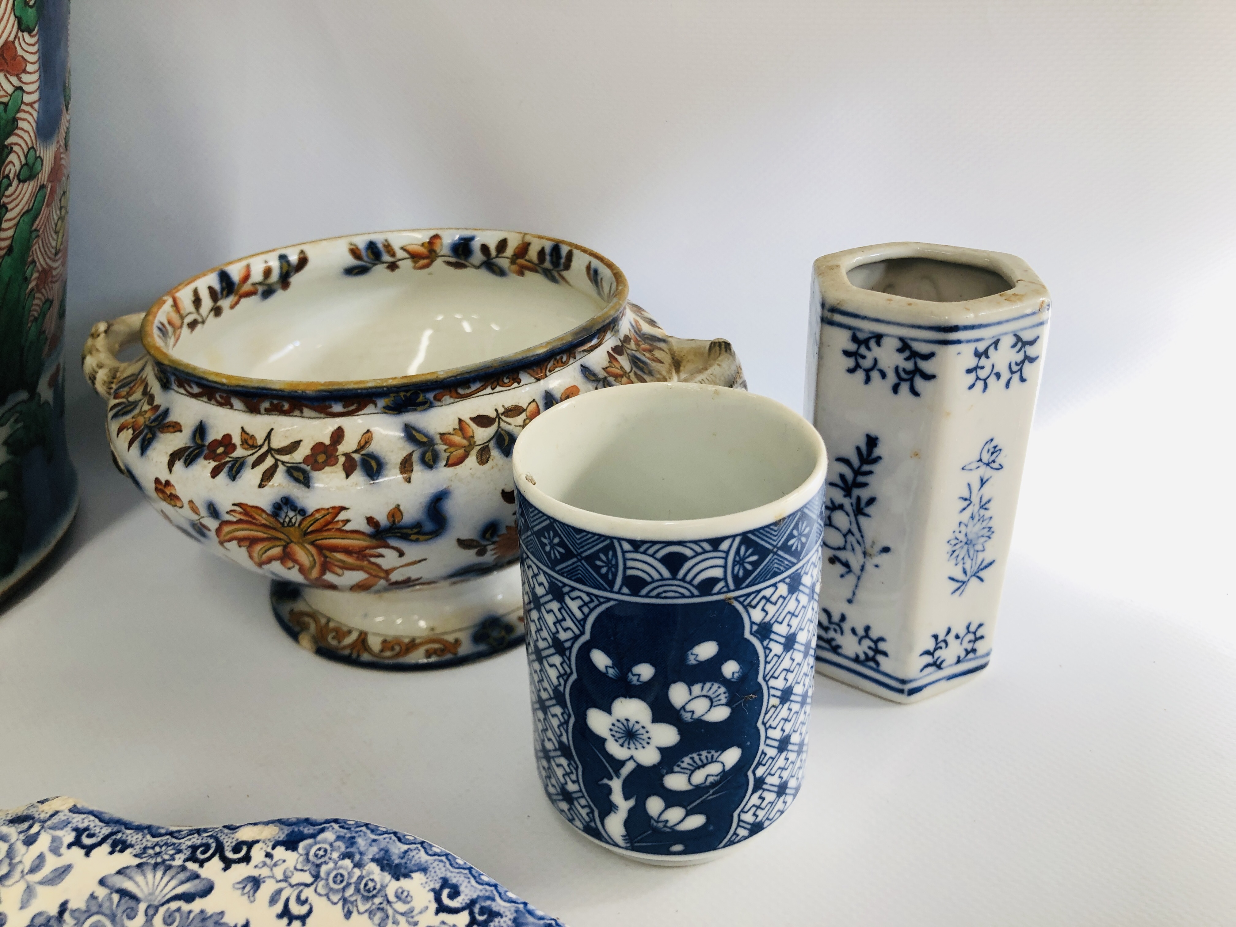 COLLECTION OF MAINLY CHINESE BLUE AND WHITE AND POLYCHROME PIECES, - Image 3 of 21