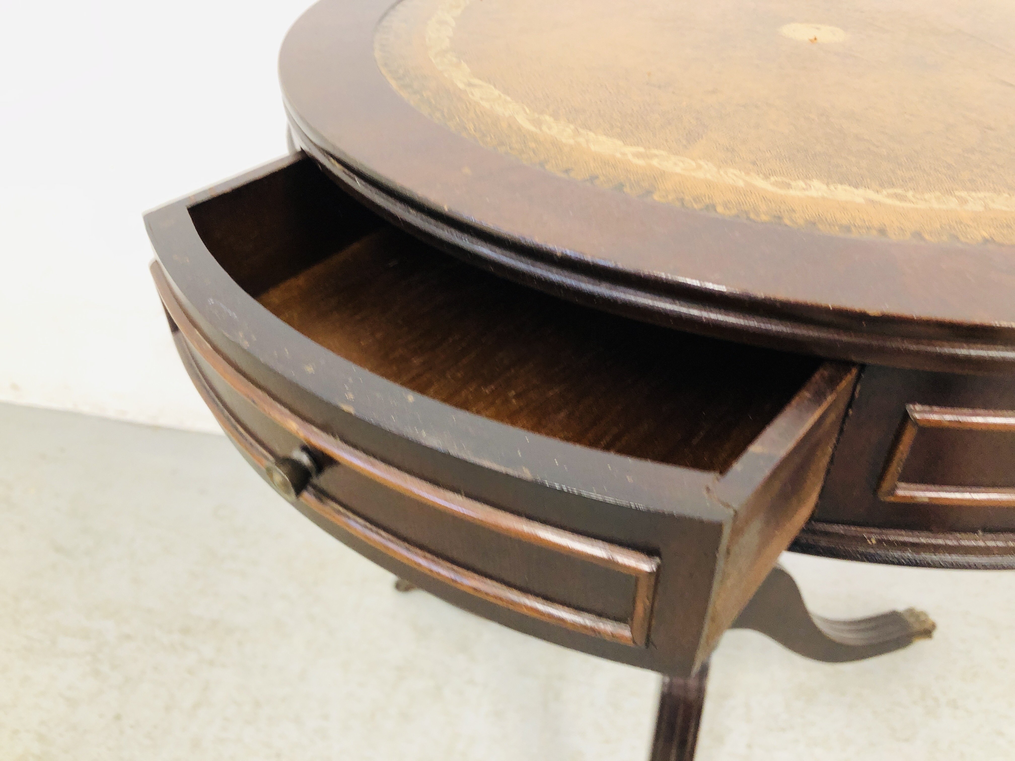 REPRODUCTION SINGLE PEDESTAL DRUM TABLE WITH TOOLED LEATHER TOP - Image 7 of 7