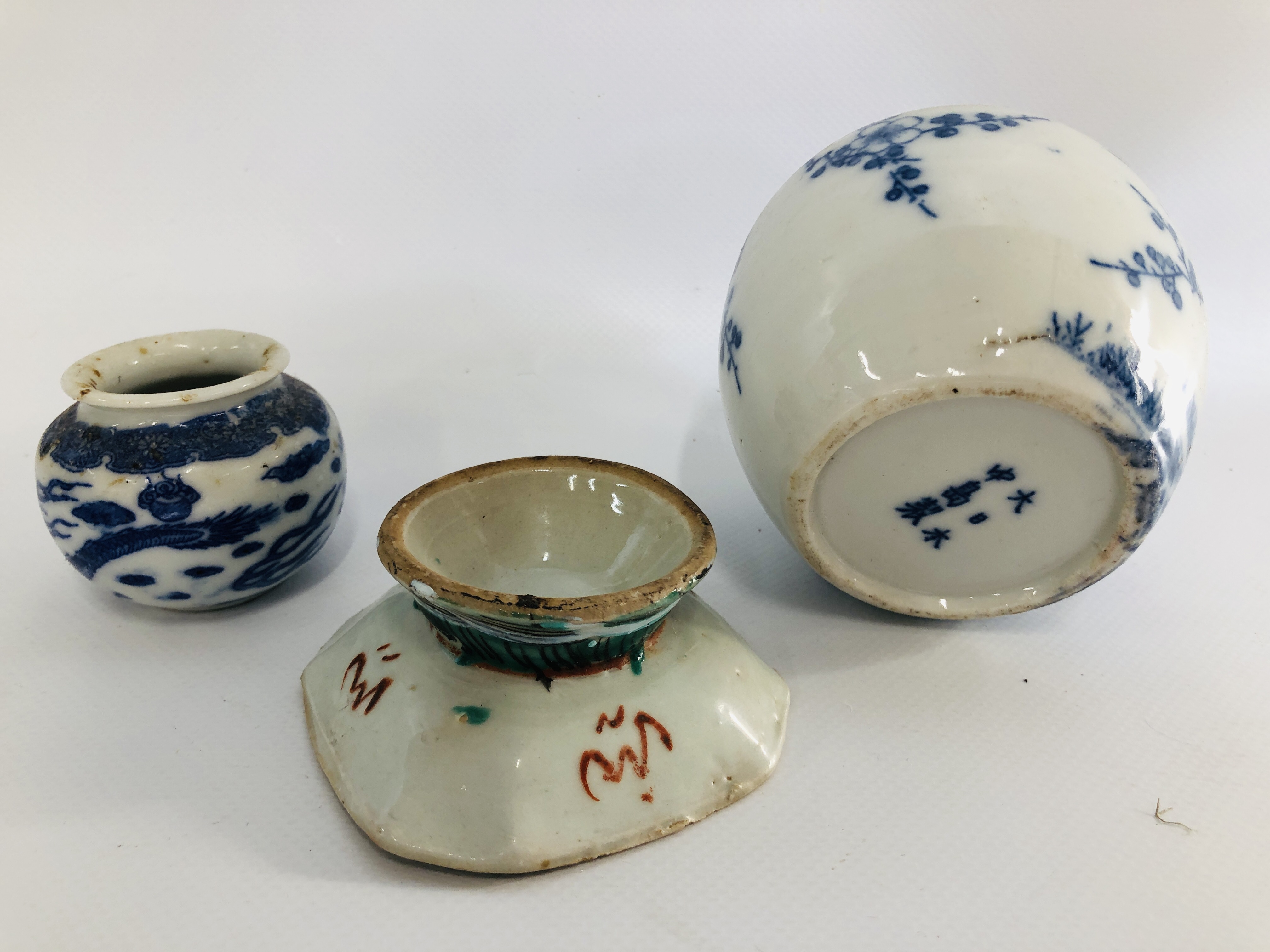 COLLECTION OF MAINLY CHINESE BLUE AND WHITE AND POLYCHROME PIECES, - Image 13 of 21