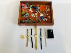 A TRAY OF ASSORTED VINTAGE COSTUME & RETRO JEWELLERY,