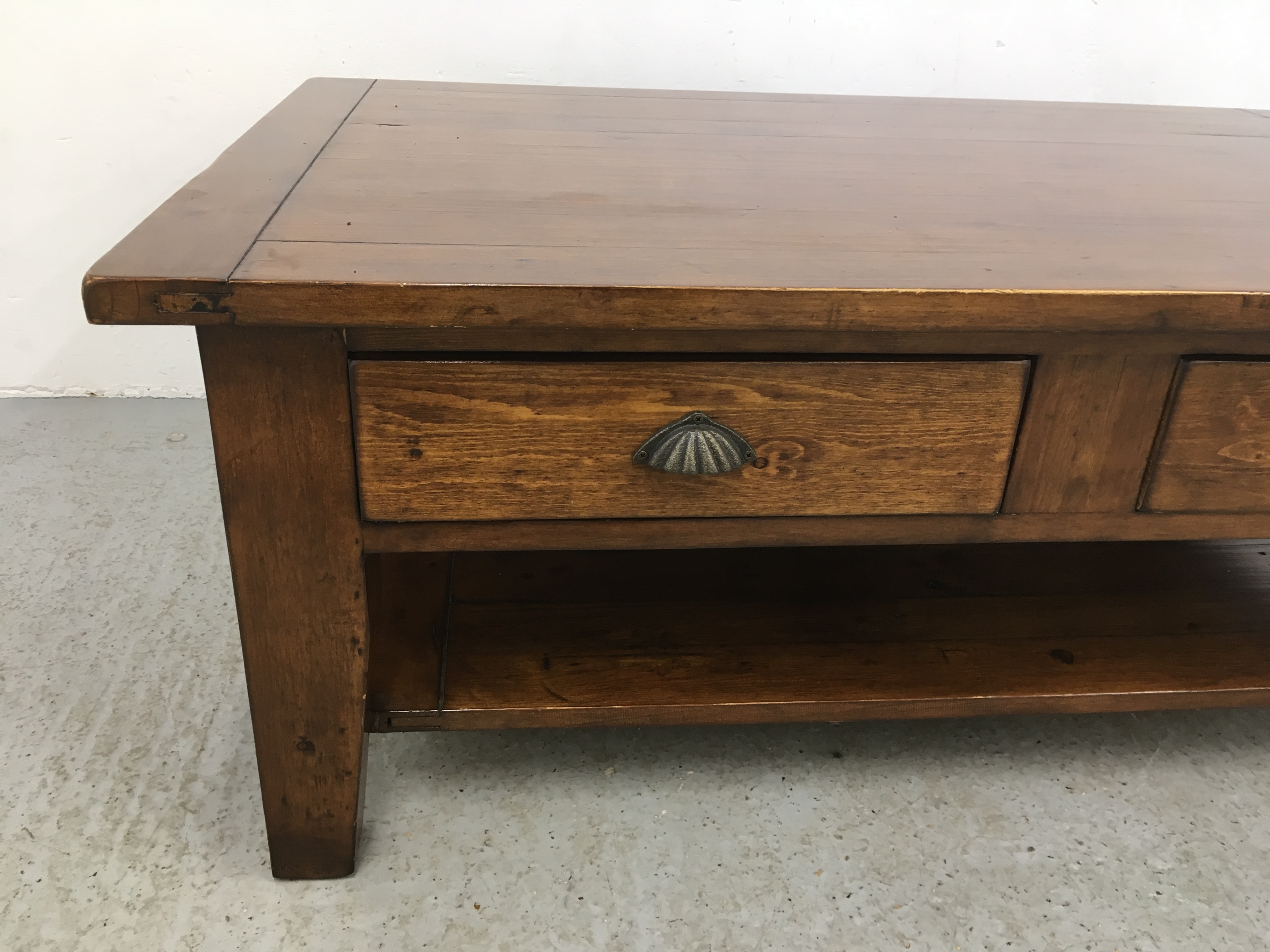 MODERN HARDWOOD TWO DRAWER COFFEE TABLE WITH CUP HANDLES - Image 4 of 8