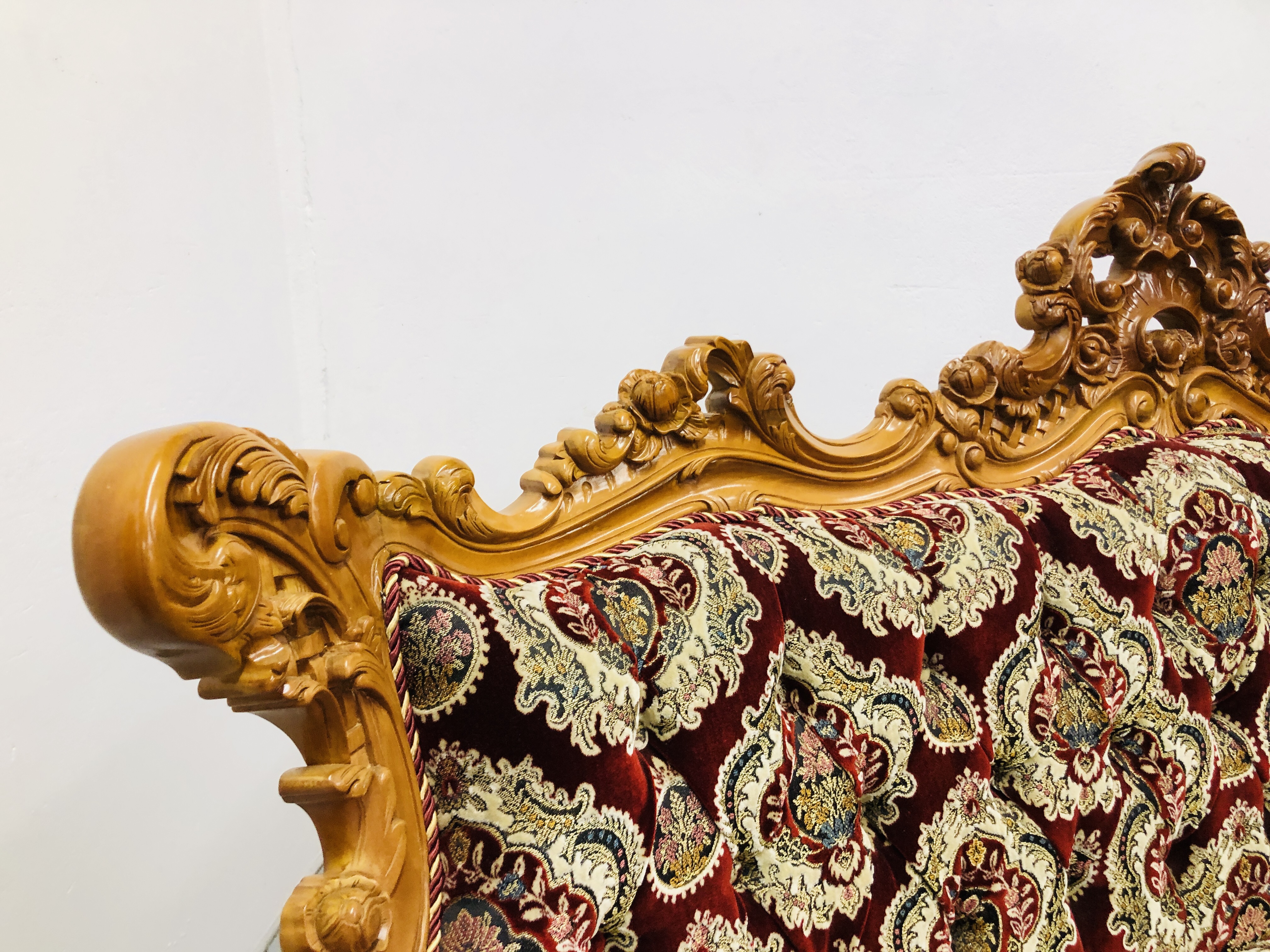 A PAIR OF HIGHLY DECORATIVE REPRODUCTION CONTINENTAL STYLE THREE SEATER COUCHES - NON COMPLIANT - Image 13 of 14