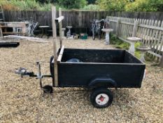 A SMALL SINGLE AXEL CAR TRAILER SOME REFURBISHMENT REQUIRED W 92CM,