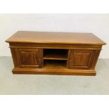 A GOOD QUALITY REPRODUCTION ENTERTAINMENT UNIT W 155CM. D 58CM. H 66CM.