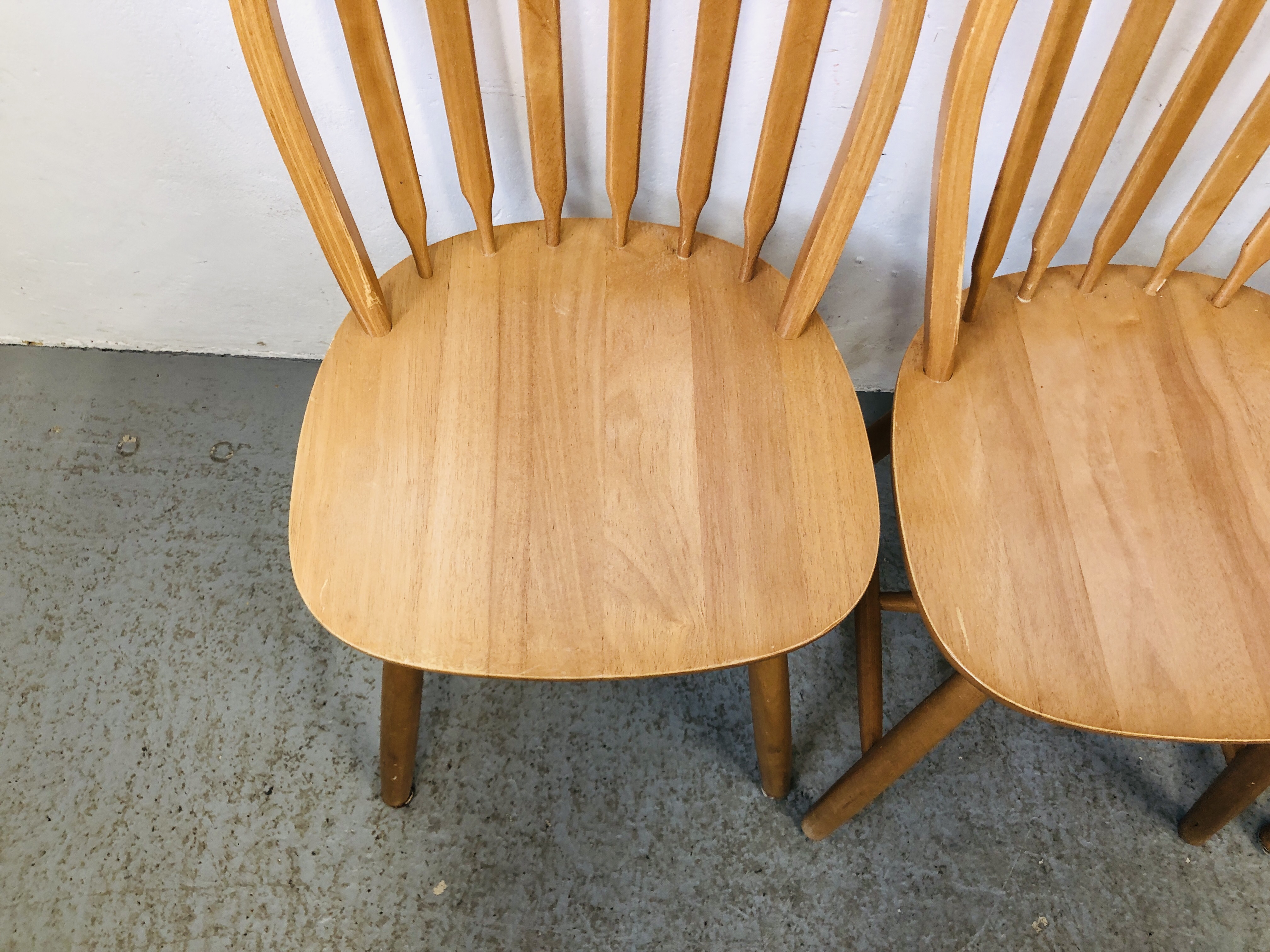 MODERN SINGLE PEDESTAL BREAKFAST TABLE ALONG WITH A SET OF FOUR HOOP BACK DINING CHAIRS - Image 6 of 7