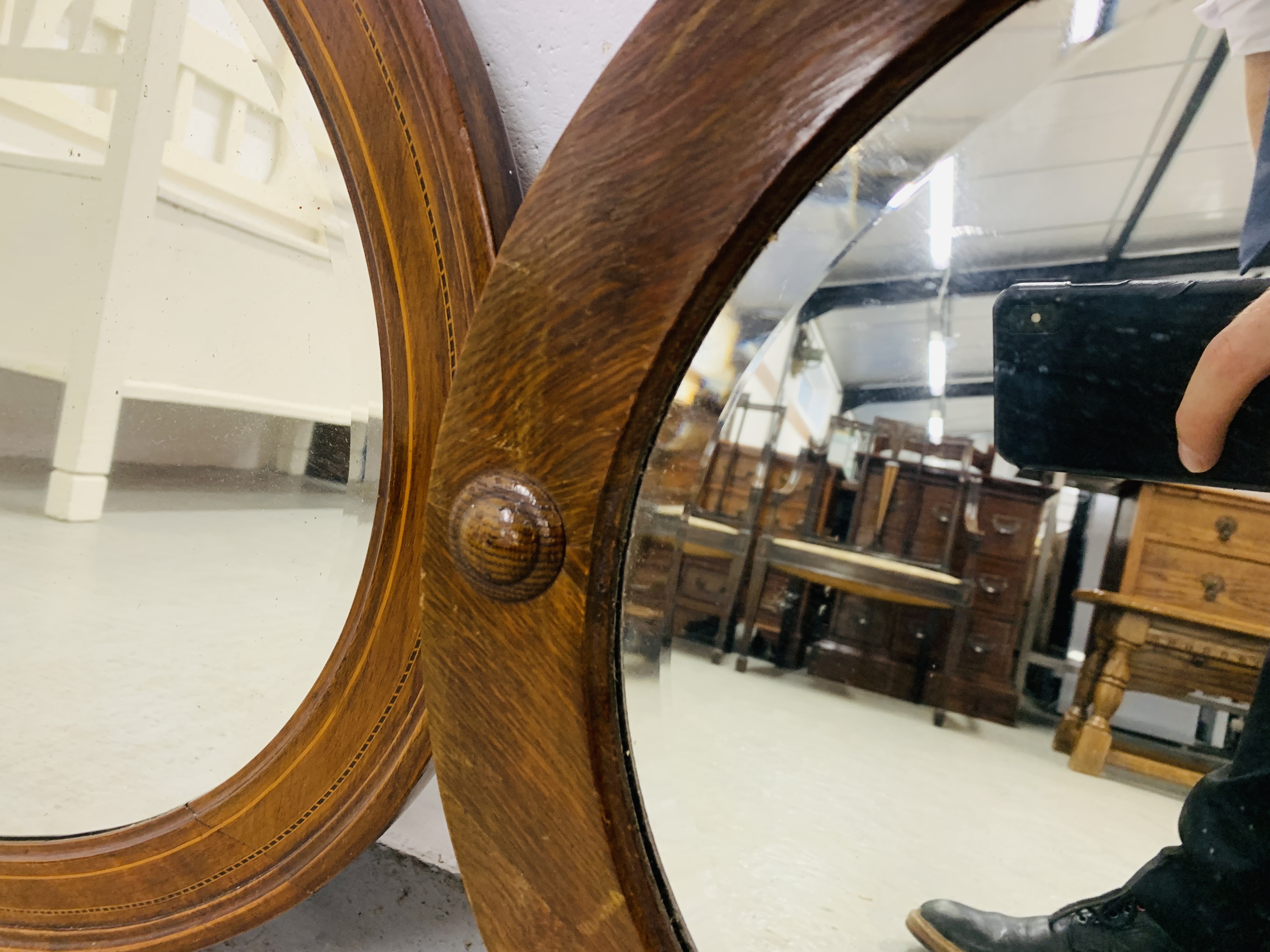 2 X VINTAGE MAHOGANY FRAMED OVAL BEVEL PLATE WALL MIRRORS ALONG WITH AN OVAL OAK FRAMED BEVEL PLATE - Image 5 of 7